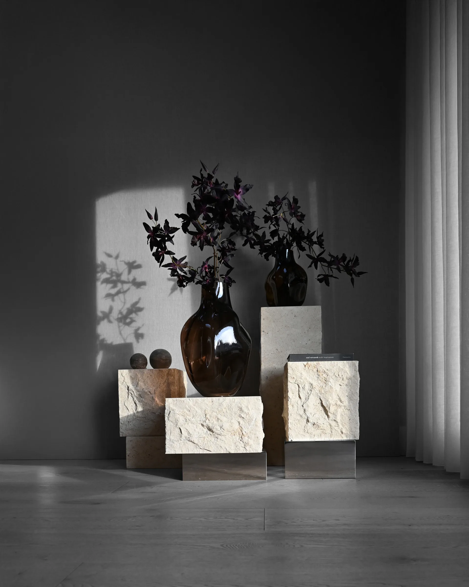 Temple sidobord tall 50x33 cm, Chrome-limestone 101 Copenhagen