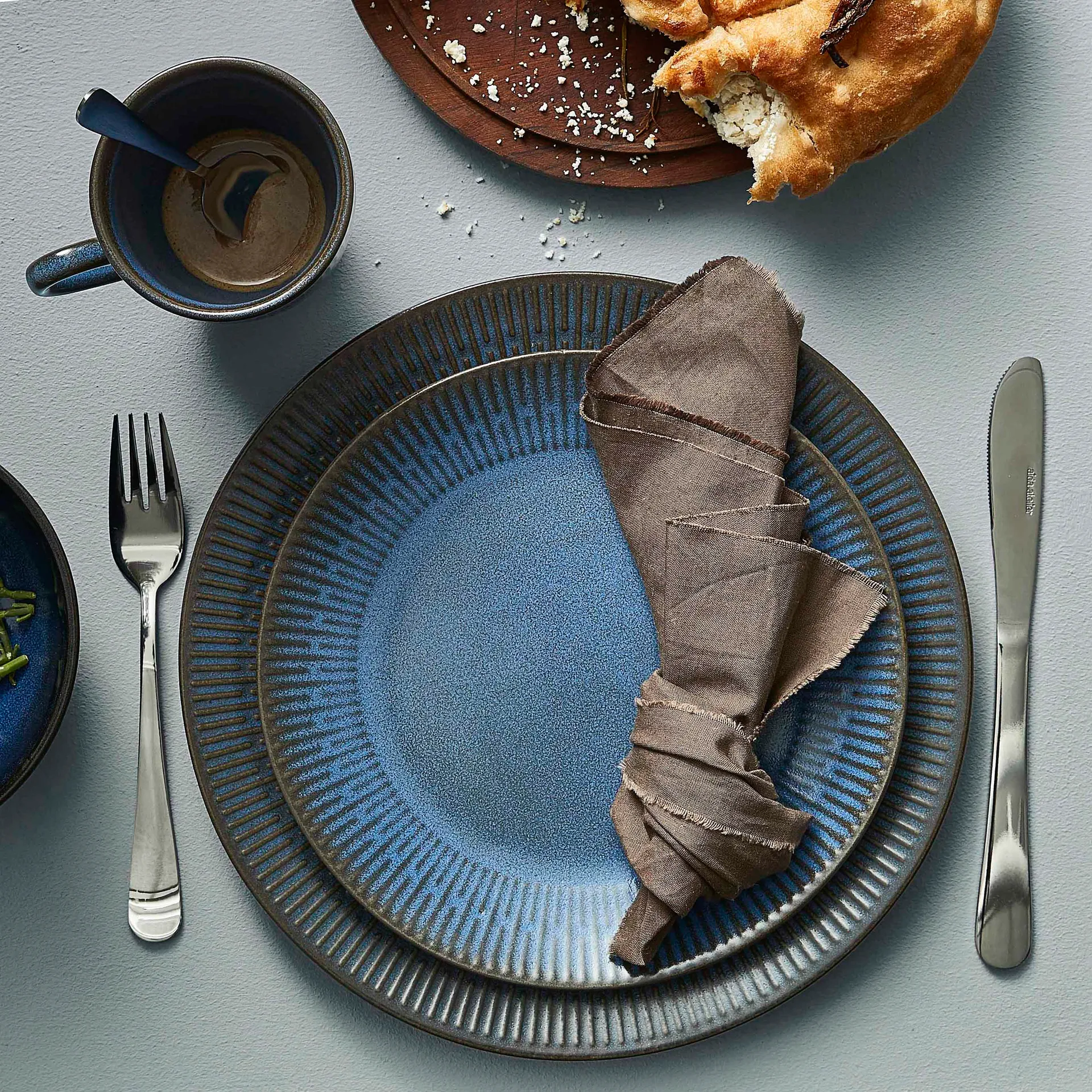 Relief tallrik 27 cm, Blå Aida