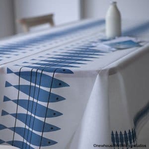 Sill tyg, vit-blå Almedahls