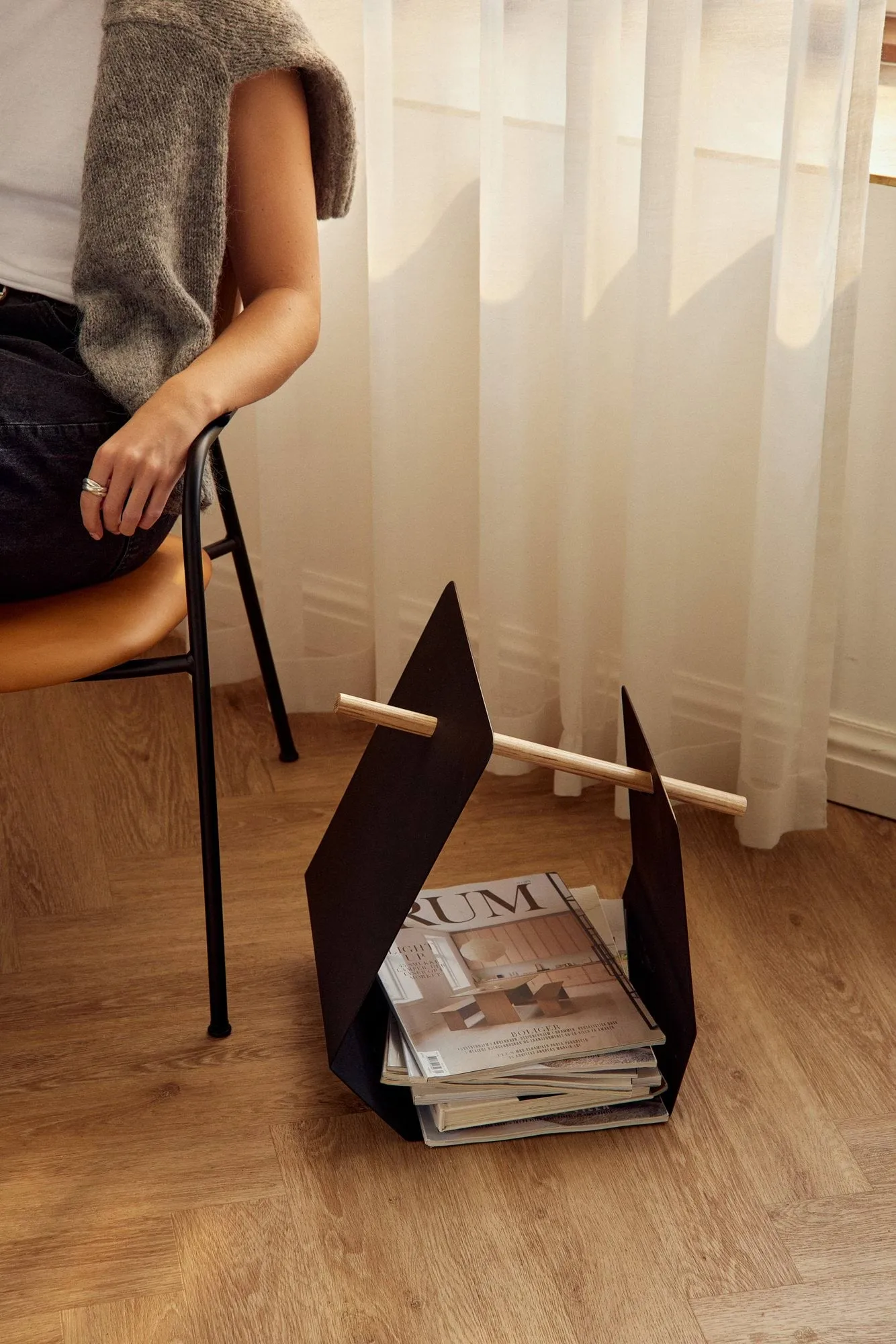 Edge tidningsställ, Black (svart) Andersen Furniture