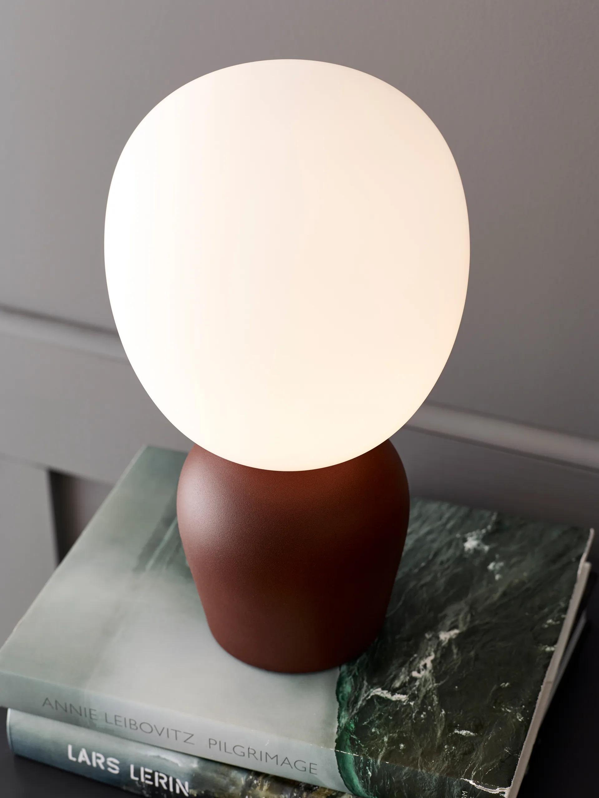 Buddy bordslampa opalglas, Mörk rost (rödbrun) Belid