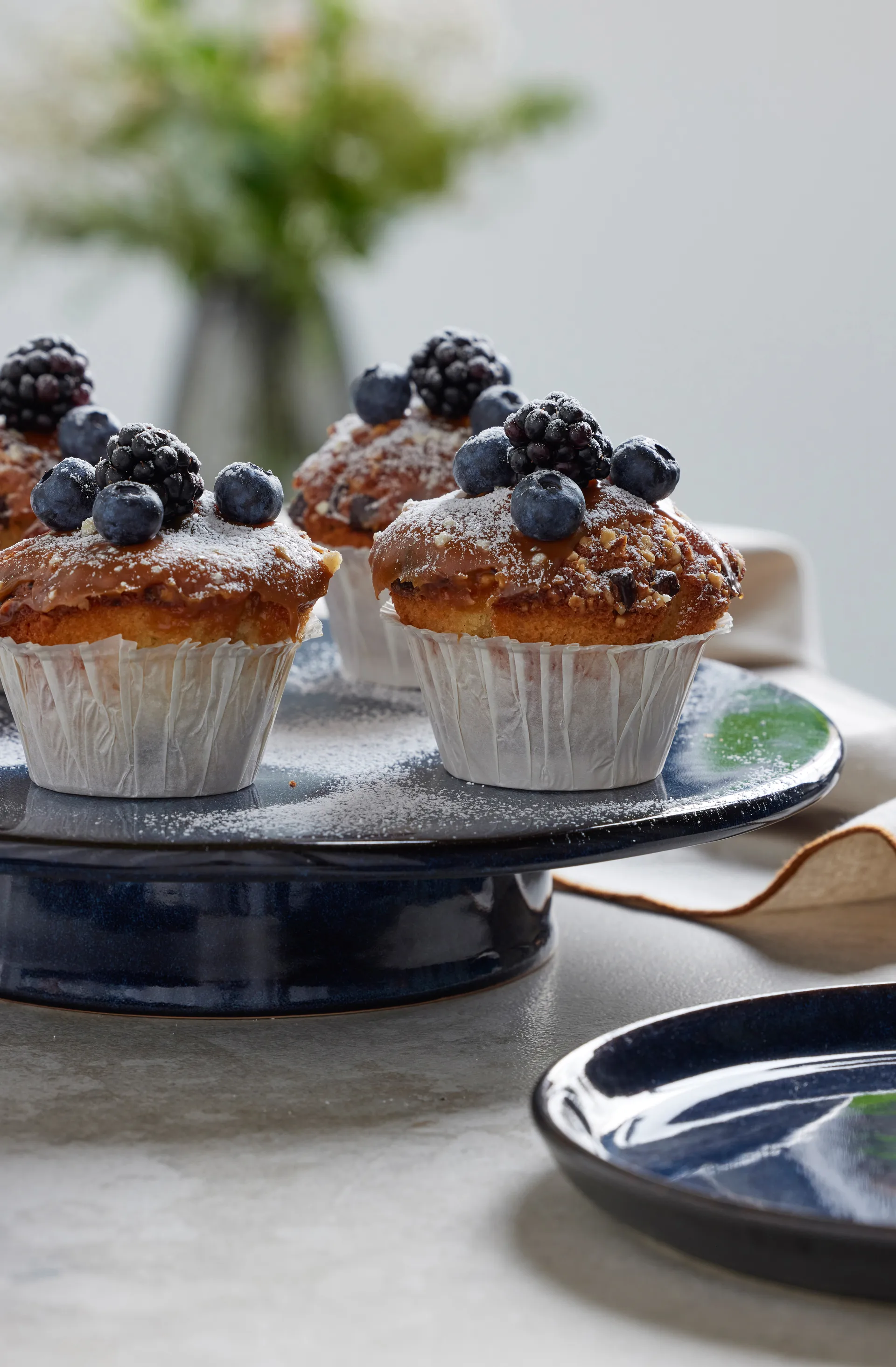 Bitz tårtfat på fot Ø30 cm, Mörkblå Bitz