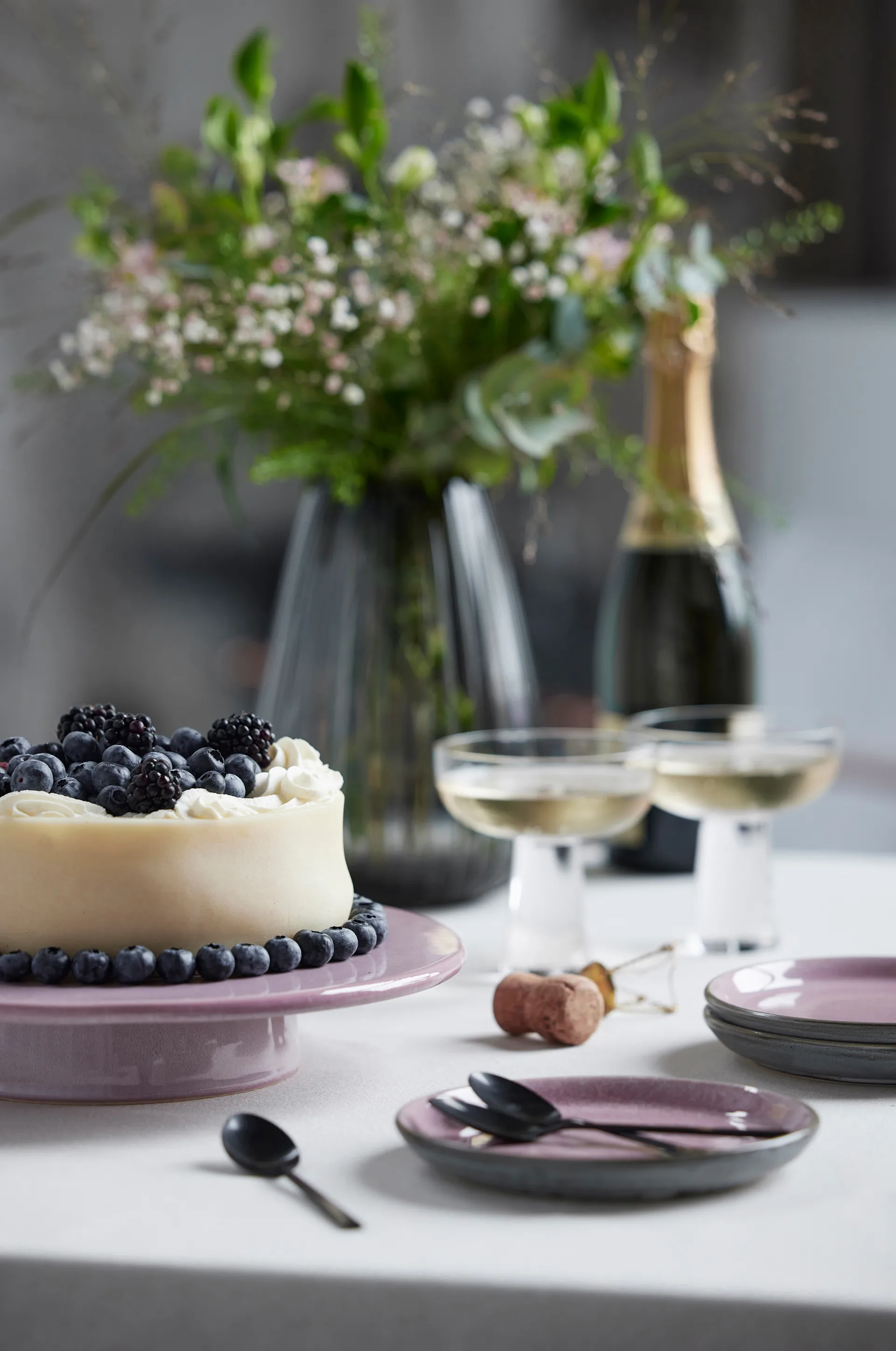 Bitz tårtfat på fot Ø30 cm, Mörkblå Bitz