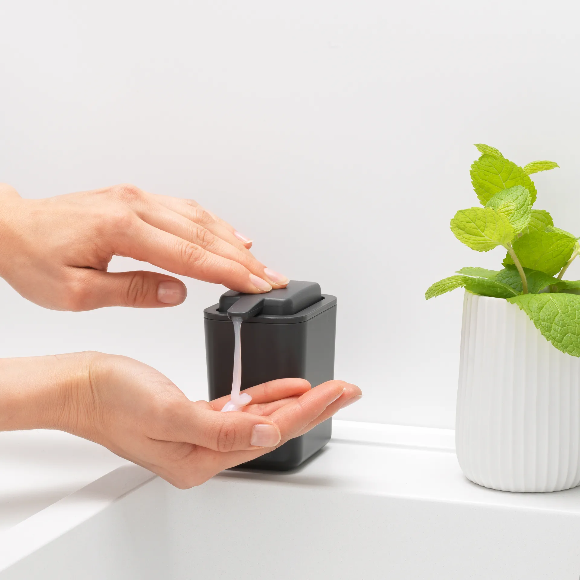 Brabantia tvålpump 11,5 cm, Mörkgrå Brabantia