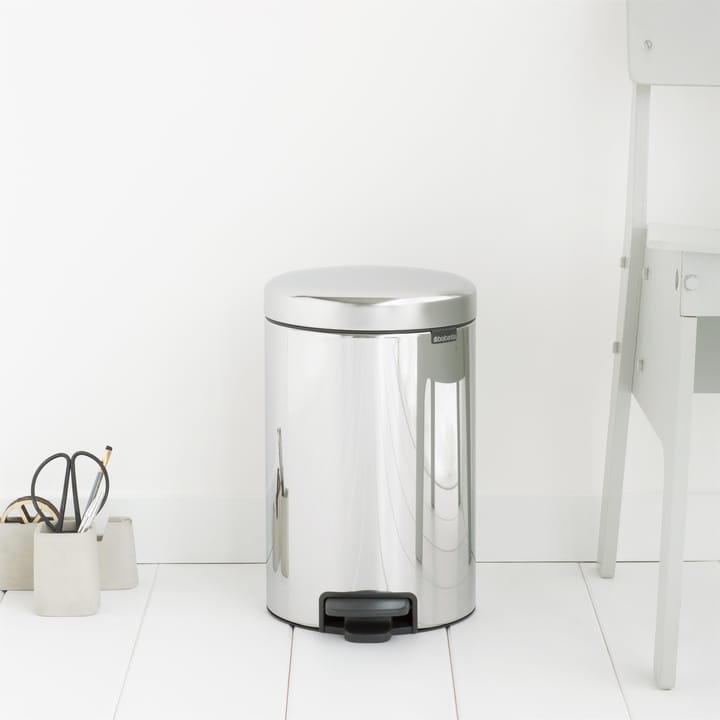 New Icon pedalhink 12 liter, brilliant steel Brabantia