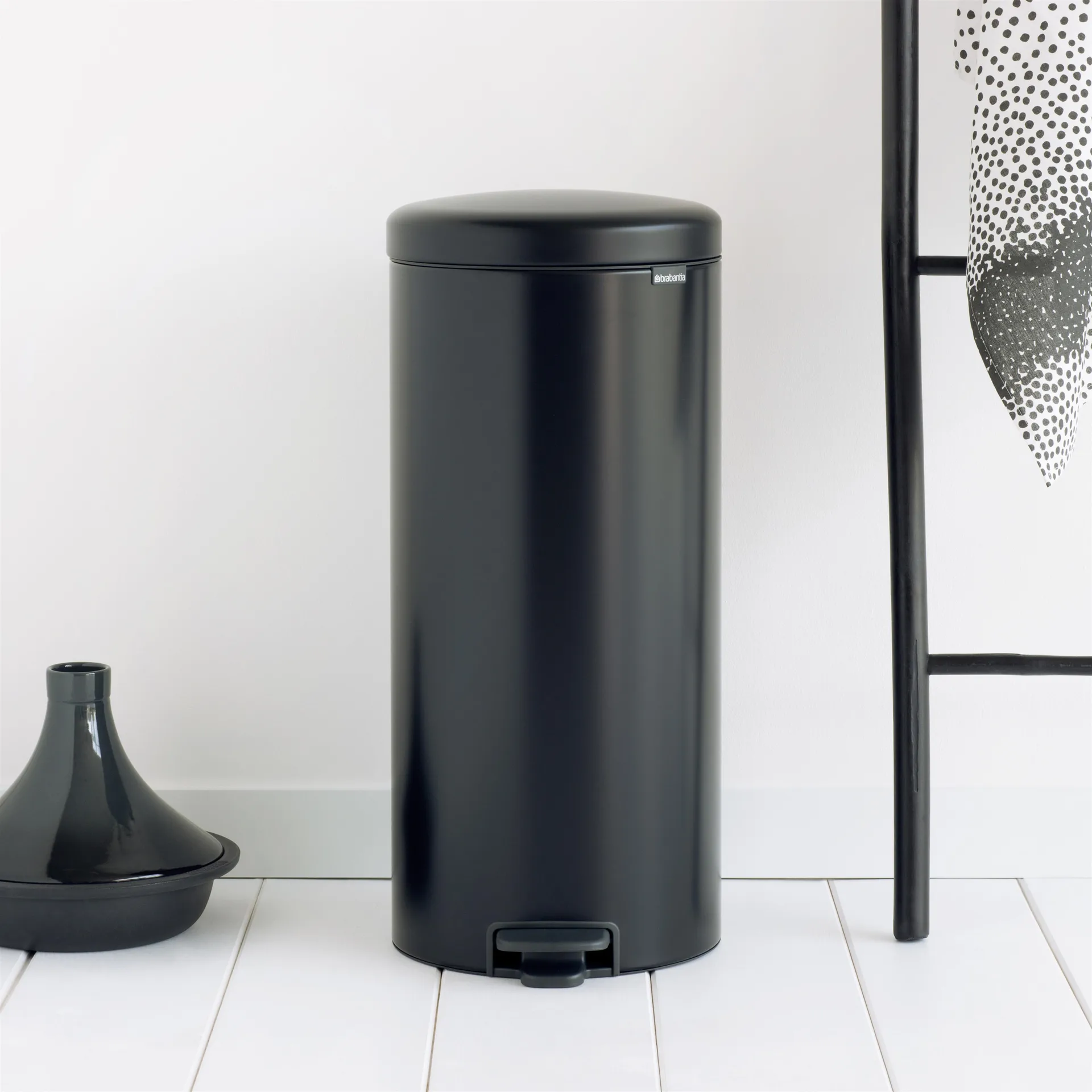New Icon pedalhink 30 liter, matt black (svart) Brabantia