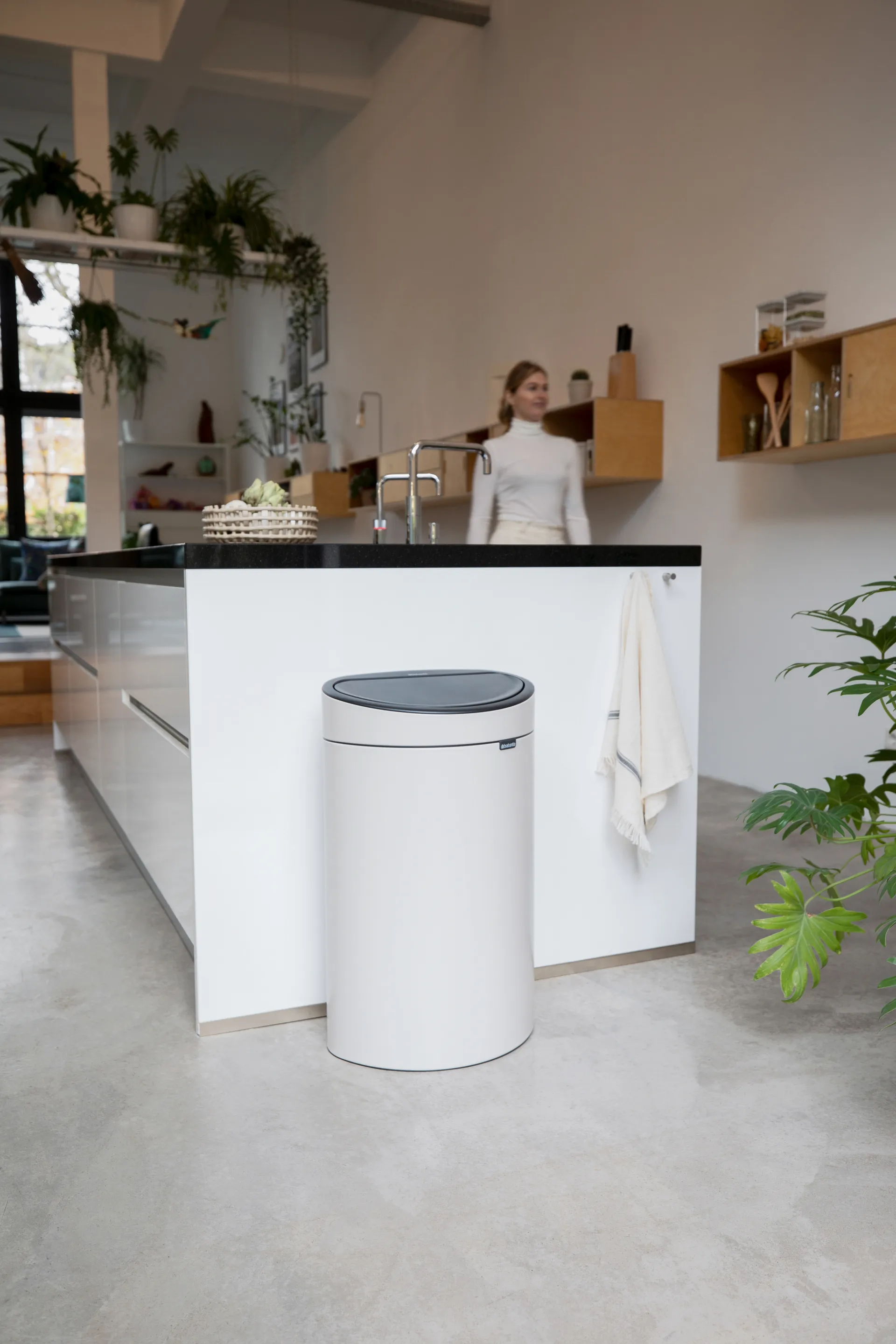 Touch Bin soptunna 40 liter, Soft Beige Brabantia