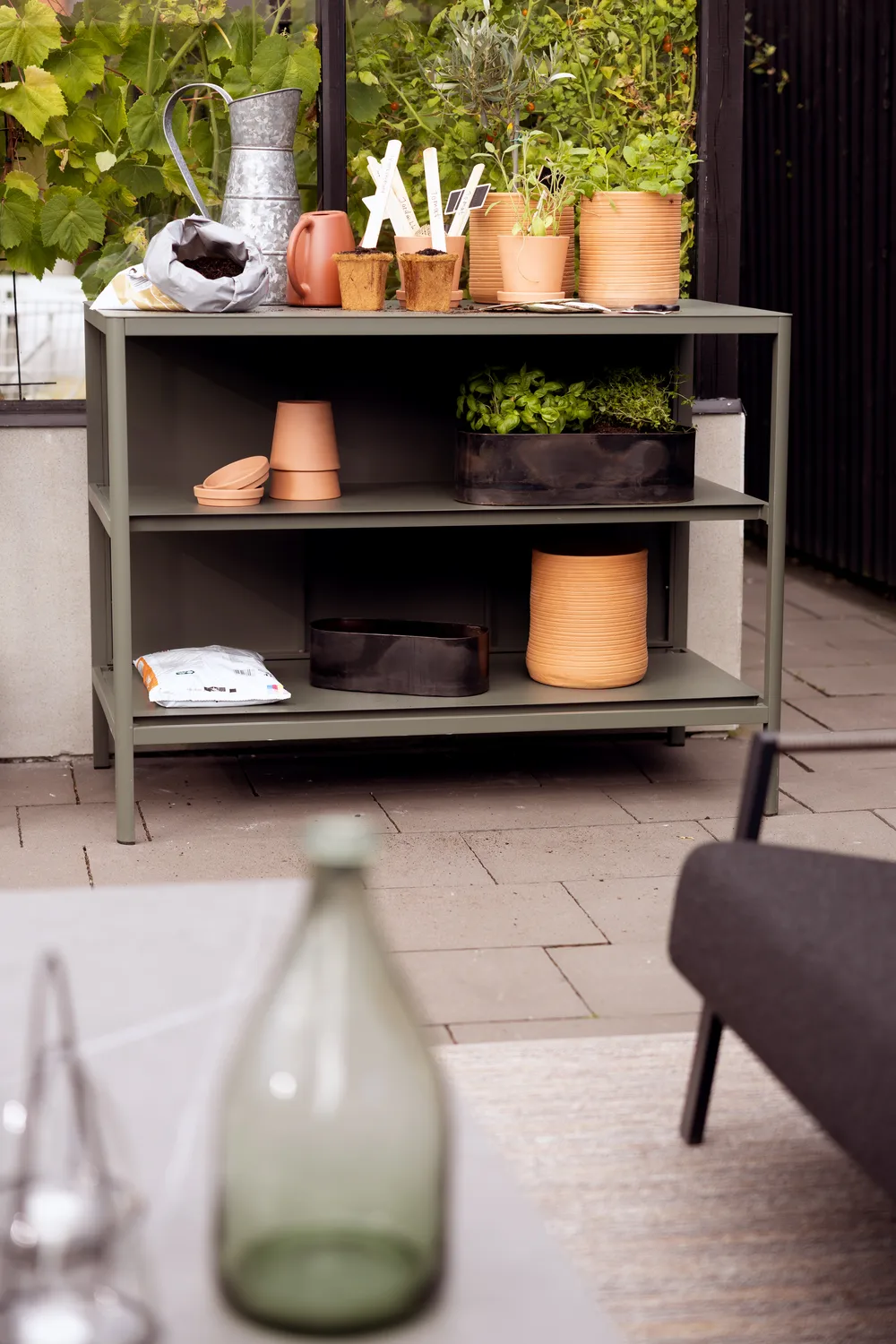 Kelia utekök bänk med hyllor, Nordic green, 121x91x64 cm Brafab