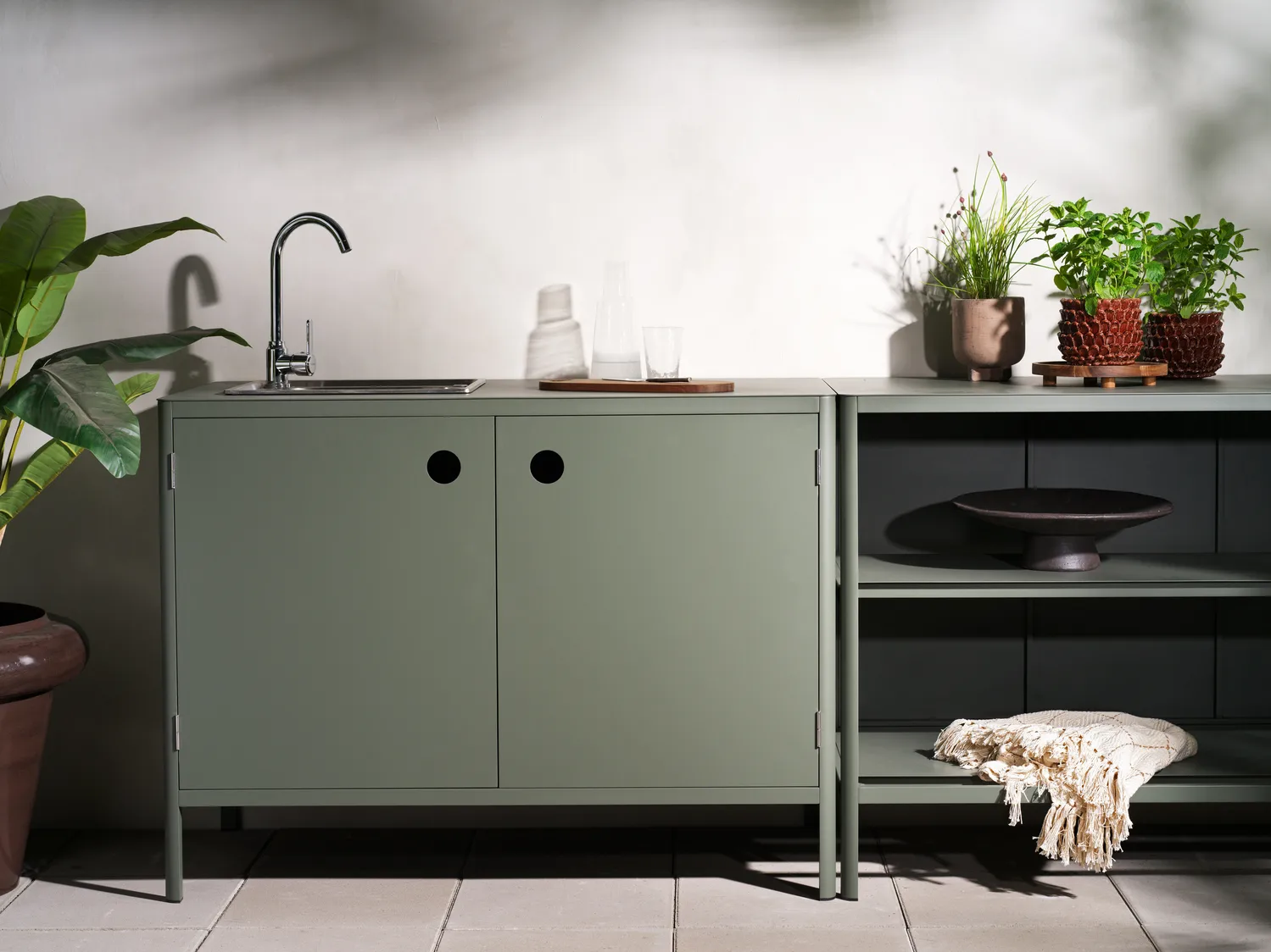 Kelia utekök bänkskåp med diskho, Zin red, 121x90x64 Brafab