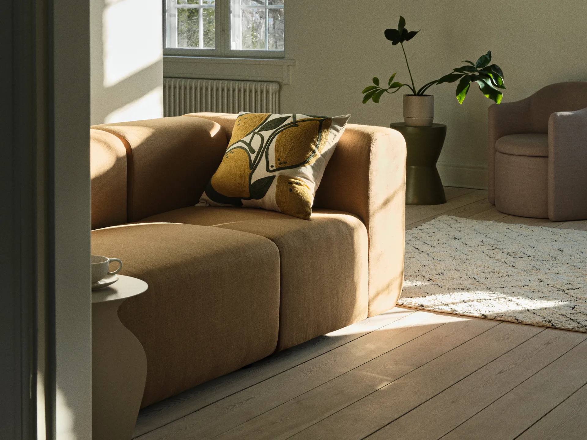 Ebbe rund pall Ø33x46 cm, Army green Broste Copenhagen
