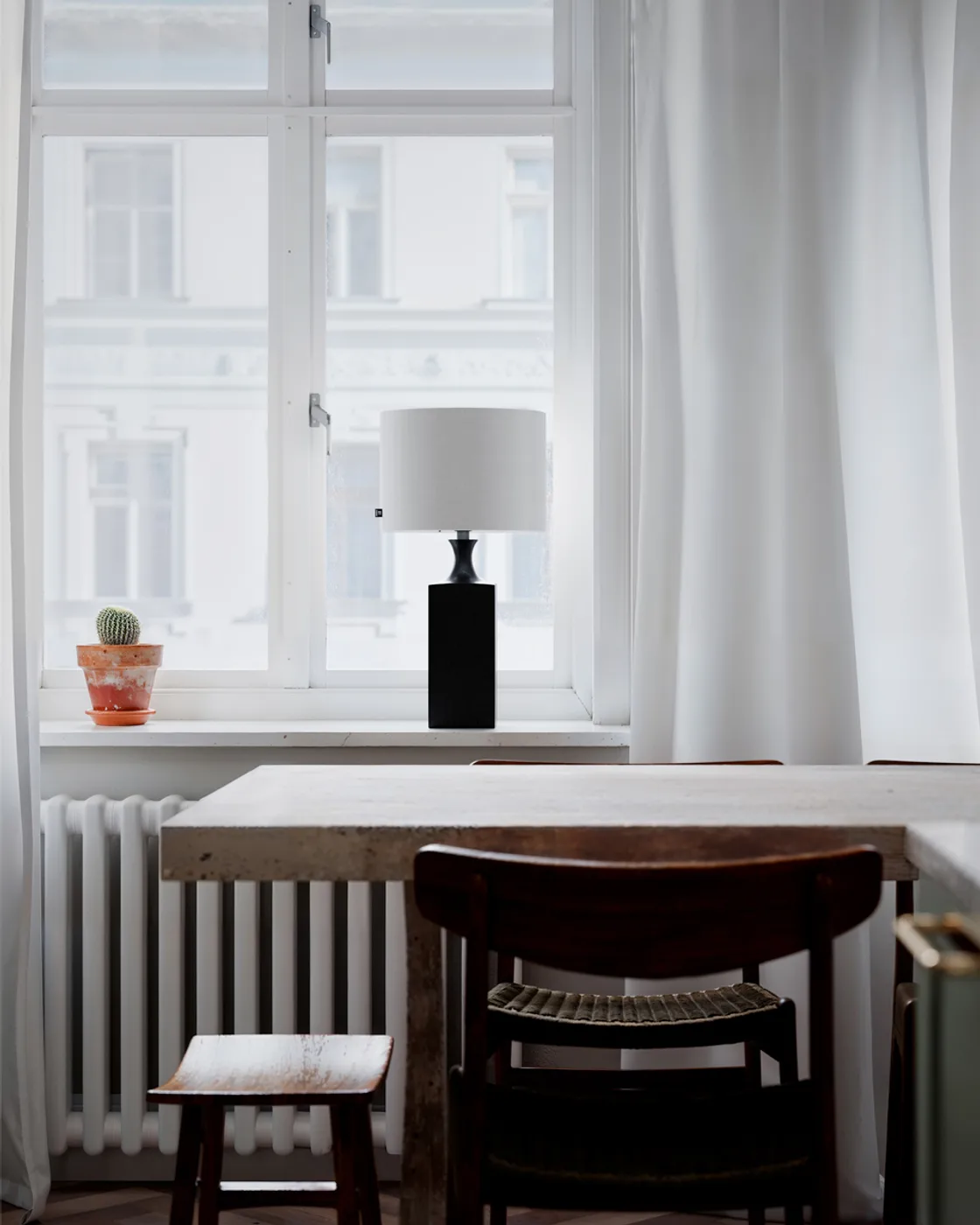 Woody bordslampa 56 cm, Svart-vit By Rydéns