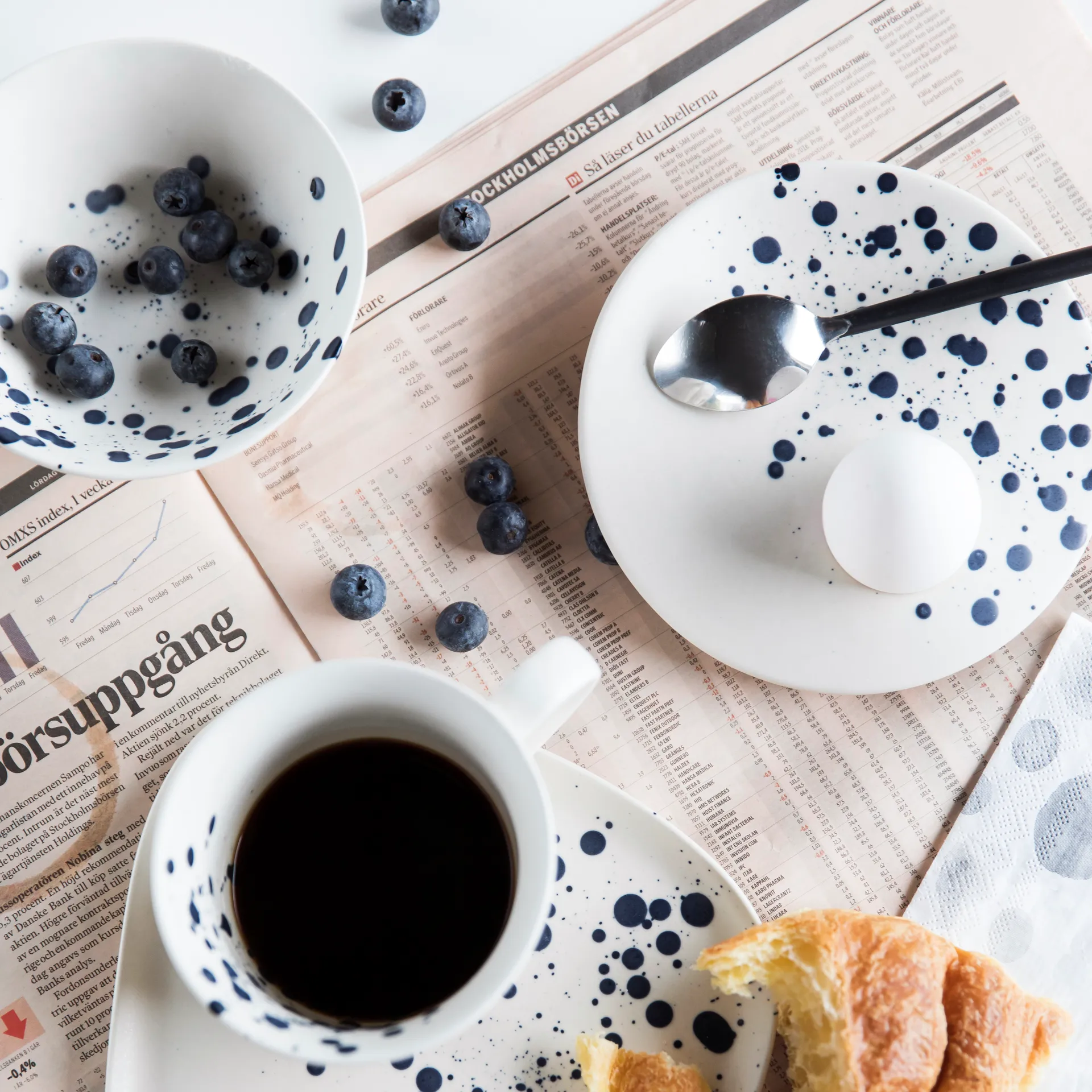 Dottie äggkopp, Svart-vit Byon