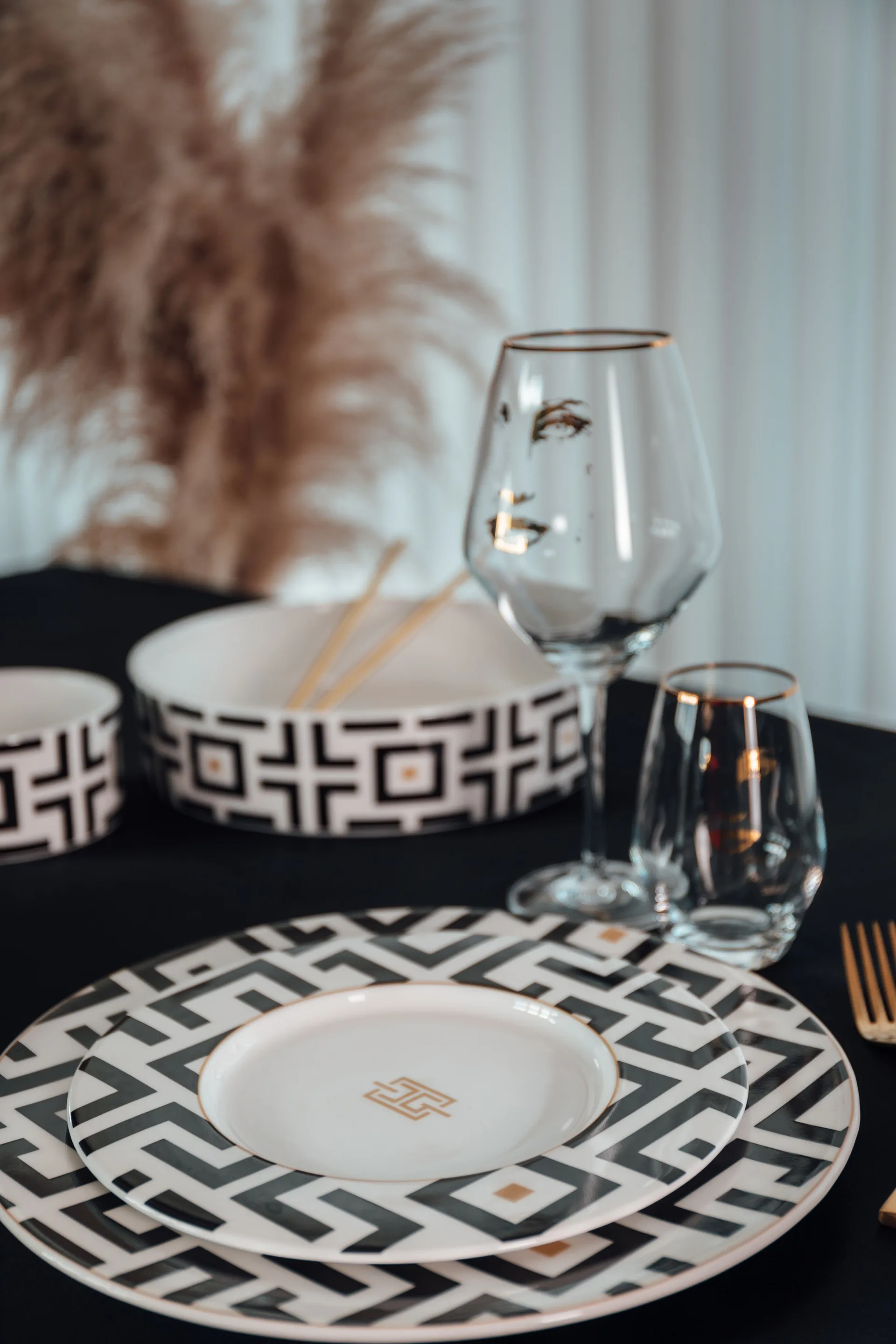 DECO skål 1,5 liter, Vit-svart Carolina Gynning