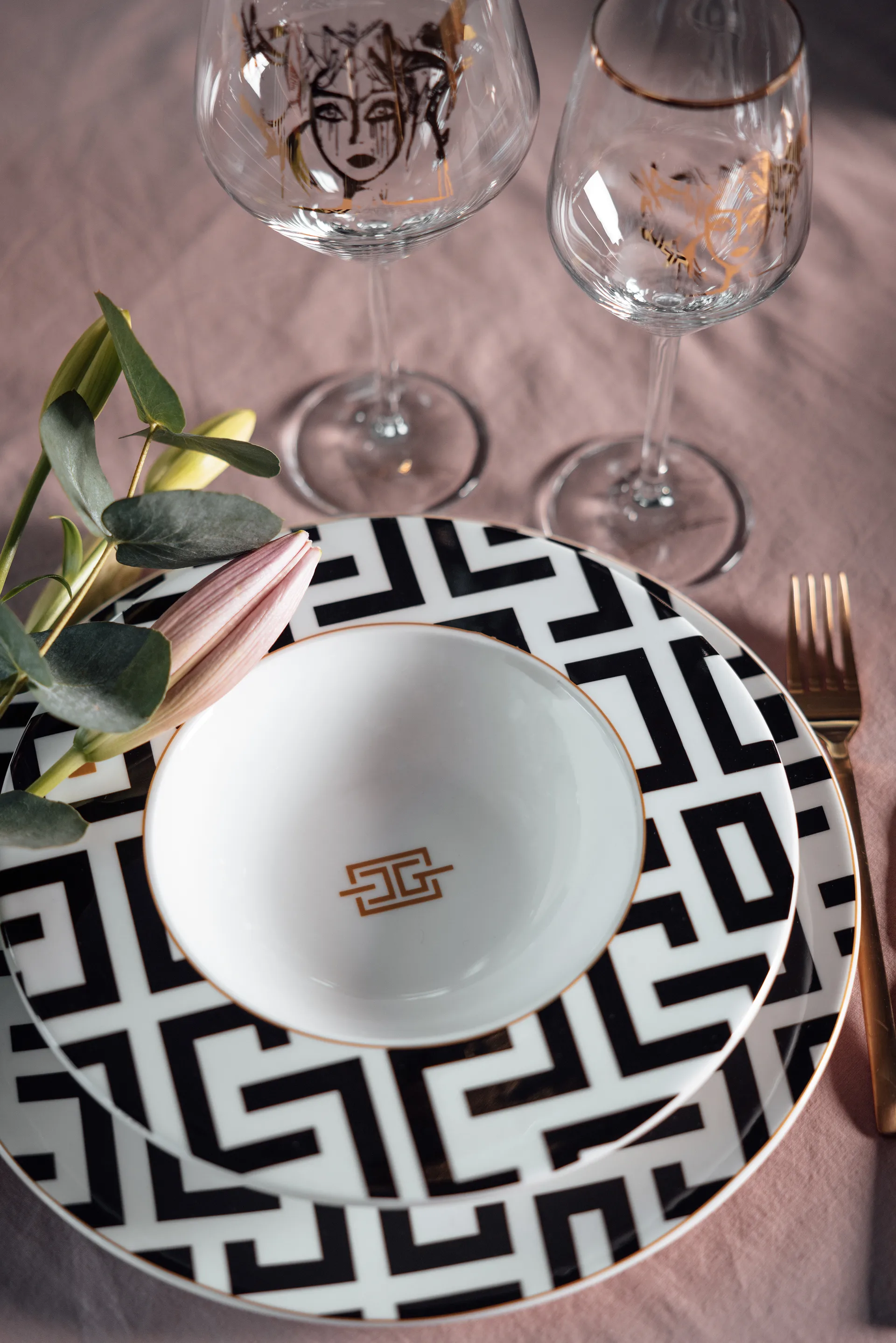 DECO tallrik Ø29 cm, Vit-svart Carolina Gynning