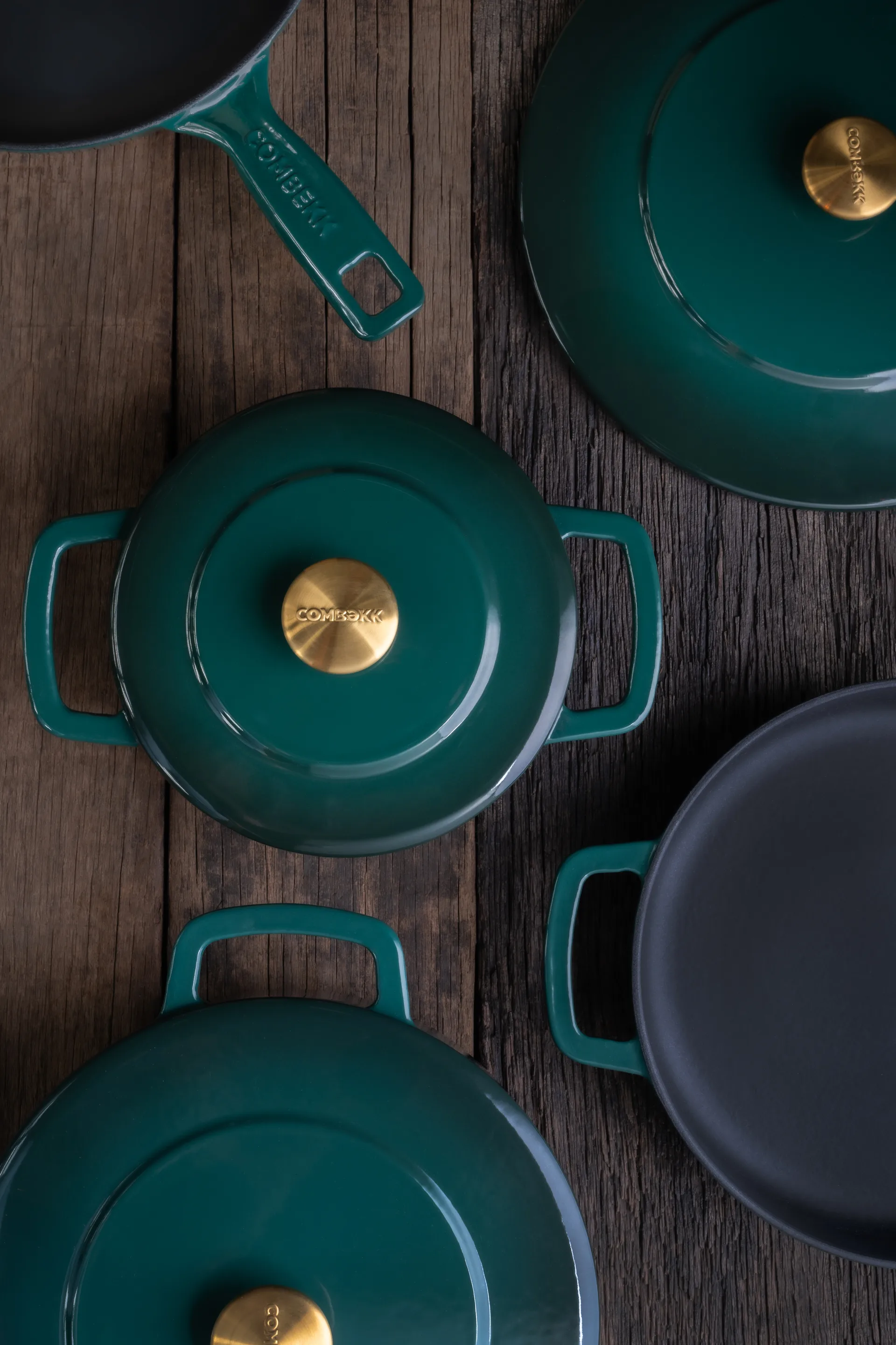 Combekk Enameled gjutjärnsgryta Ø32 cm, Holly Green-gold knob Combekk