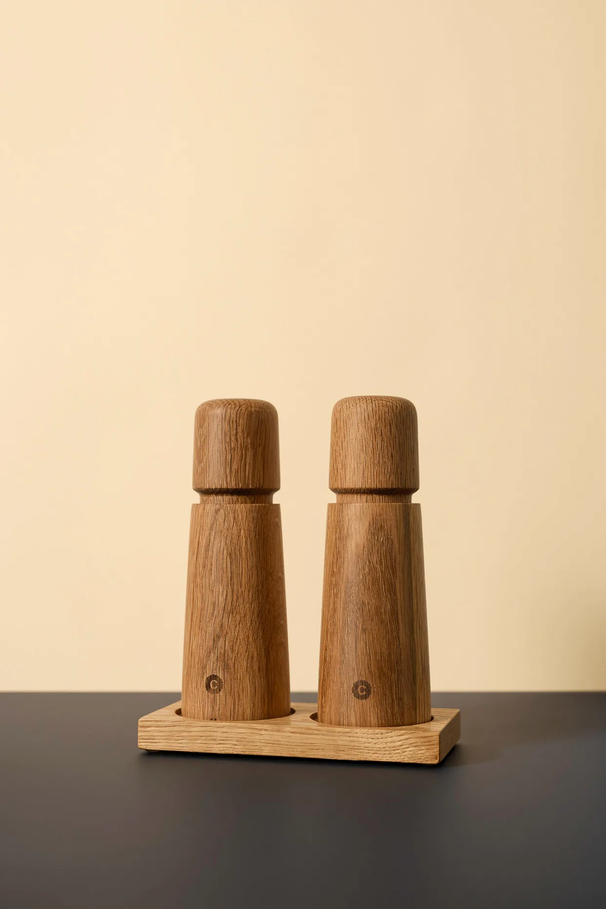 Tabletopper kryddkvarnsställ, FSC oak Crushgrind