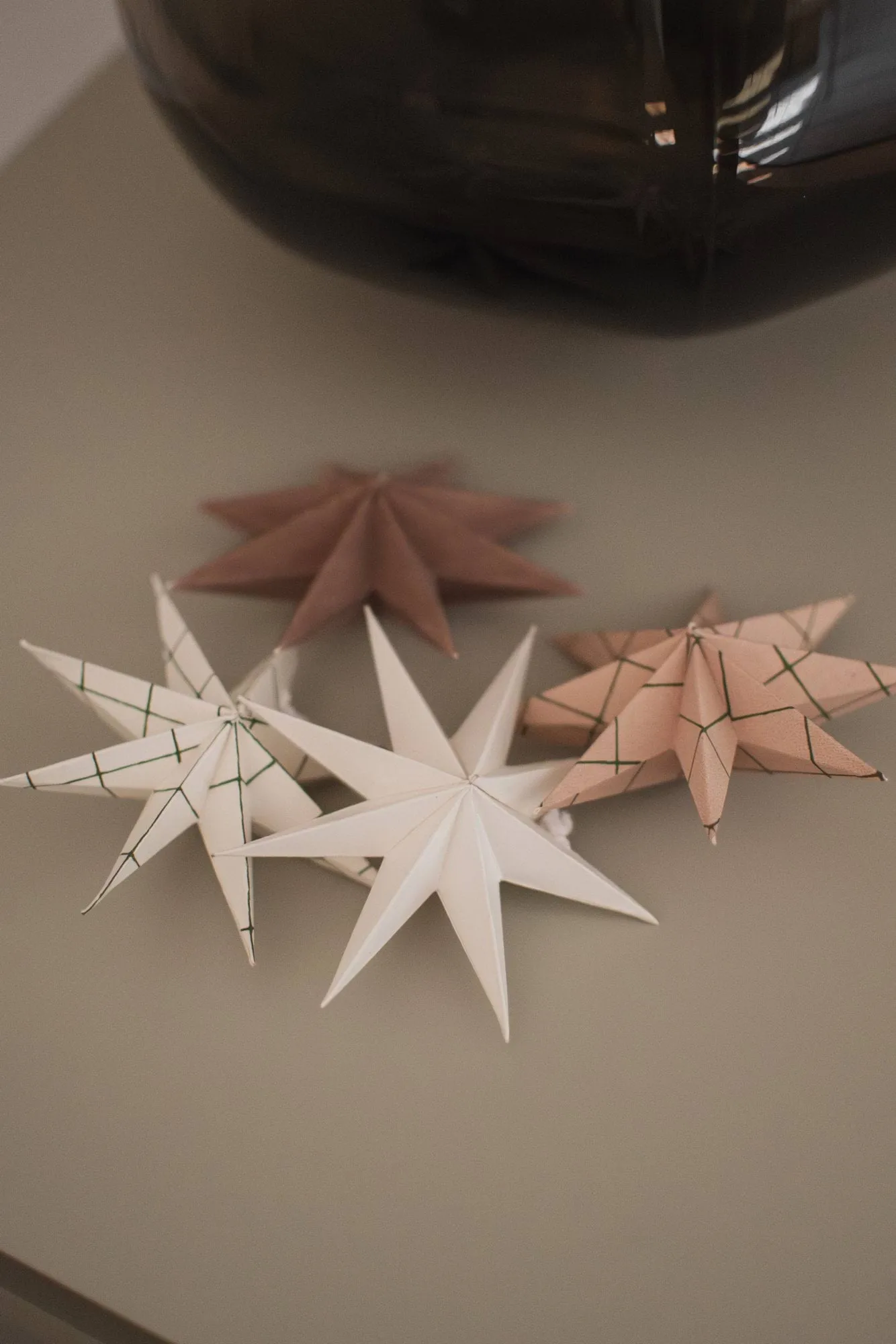 Paper winter star dekorationshänge, White, small, Ø9 cm DBKD