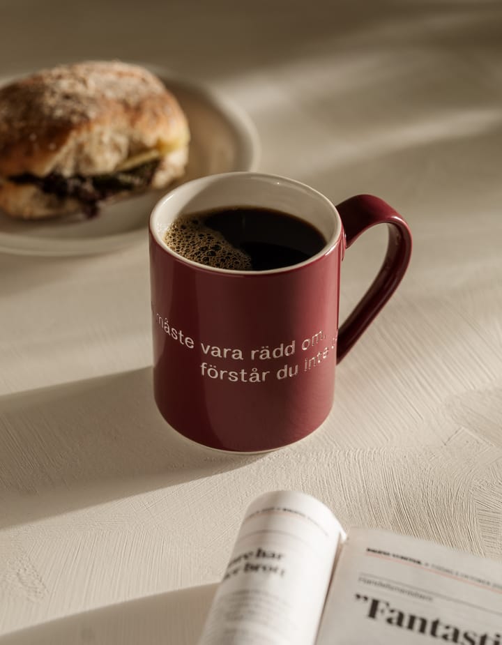 Astrid Lindgren mugg, livet är en sak, Svensk text Design House Stockholm
