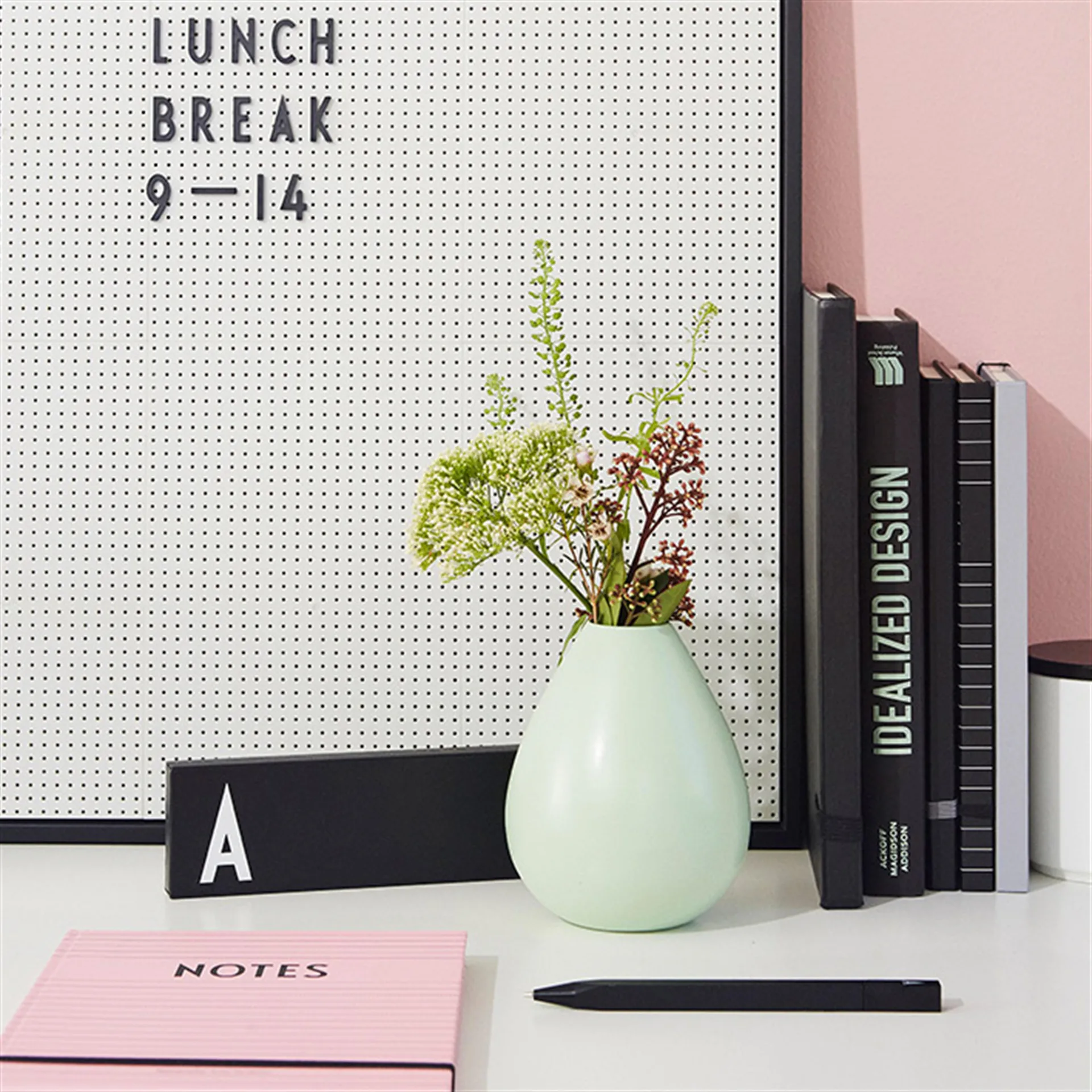 Design Letters bokstavstavla A2, Grå Design Letters