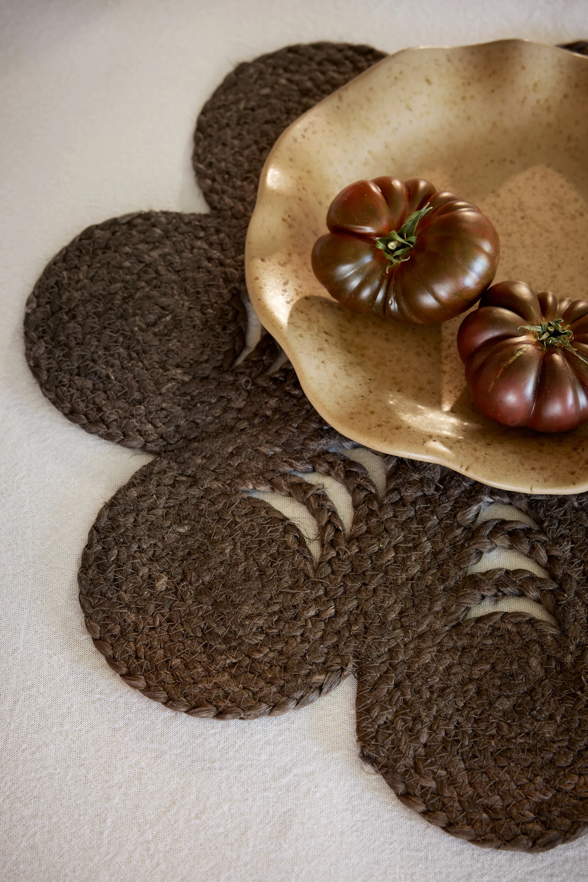 Elin bordstablett anemone Ø40 cm, Coffee Dixie