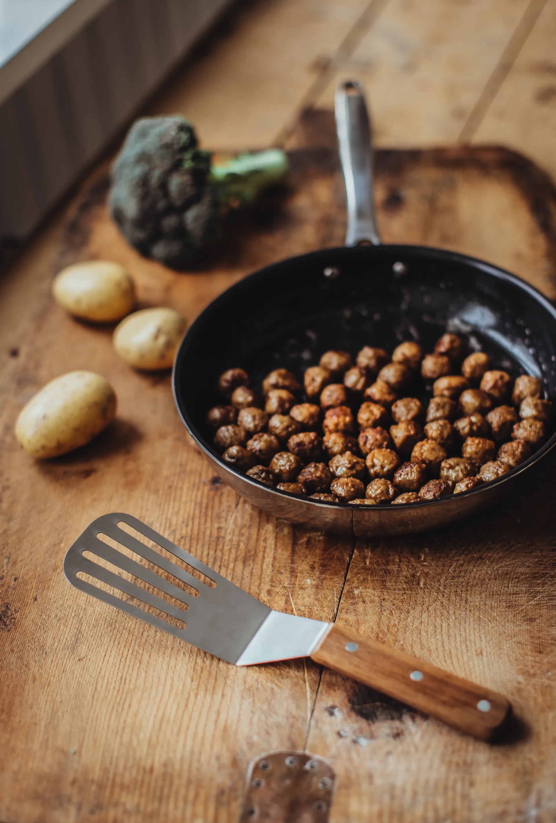 Studs stekspade, Rostfritt Stål, akaciaträ, 28 cm Dorre