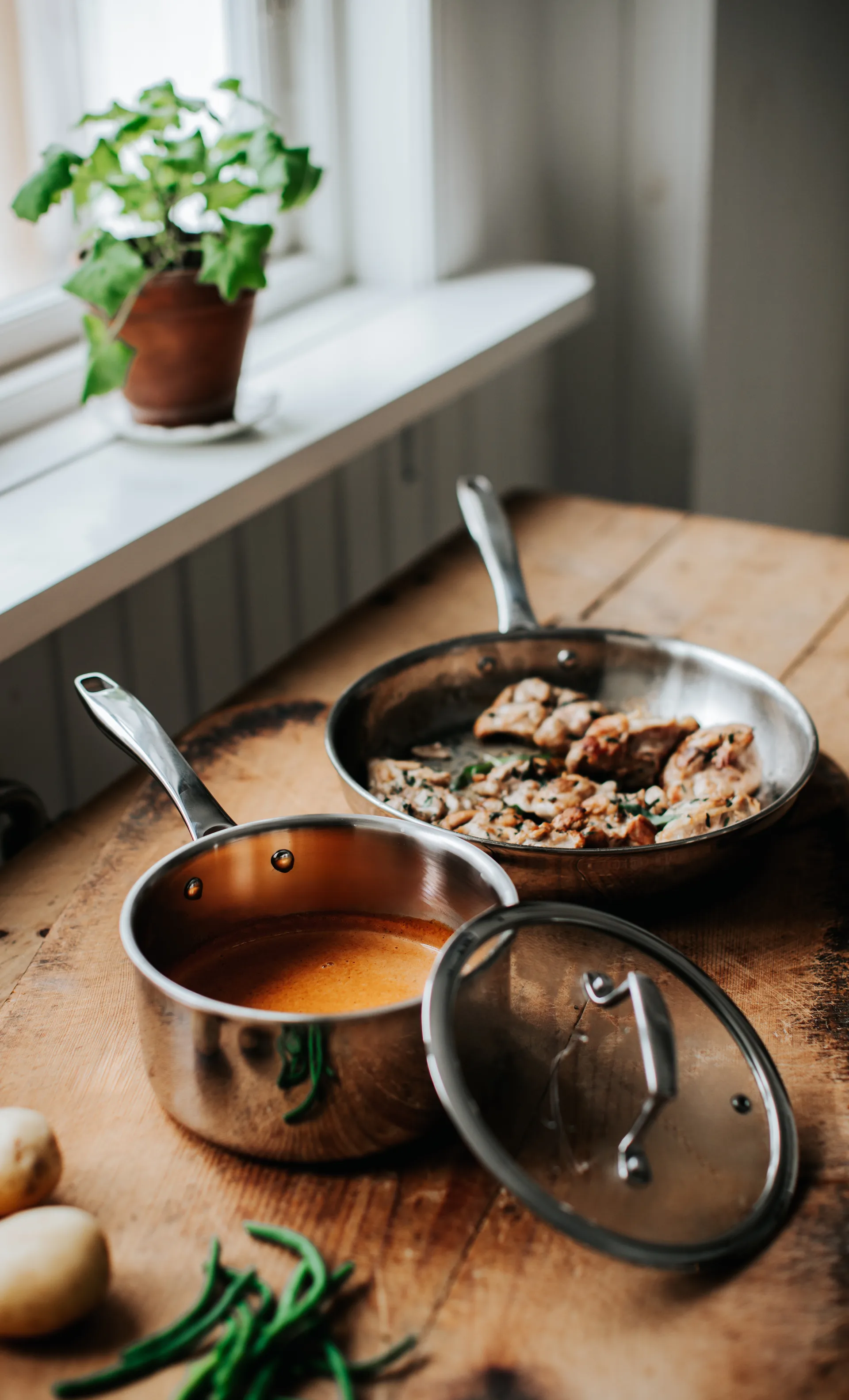 Trivence kastrull, Rostfritt stål, glaslock, 2 L Dorre