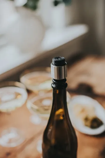 Verne vinluftare & vinförslutare - Svart - Dorre