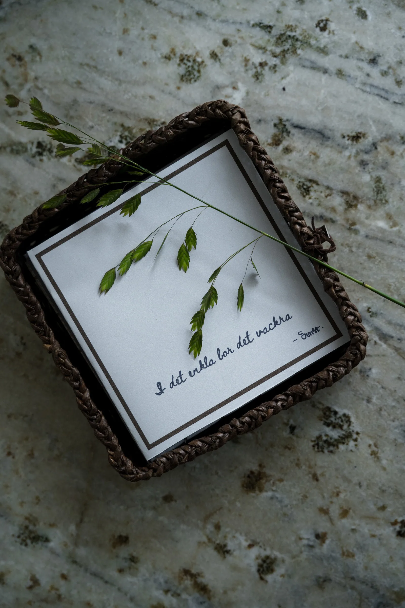 Ernst servett med citat I det enkla 20-pack, Ljusgrå ERNST