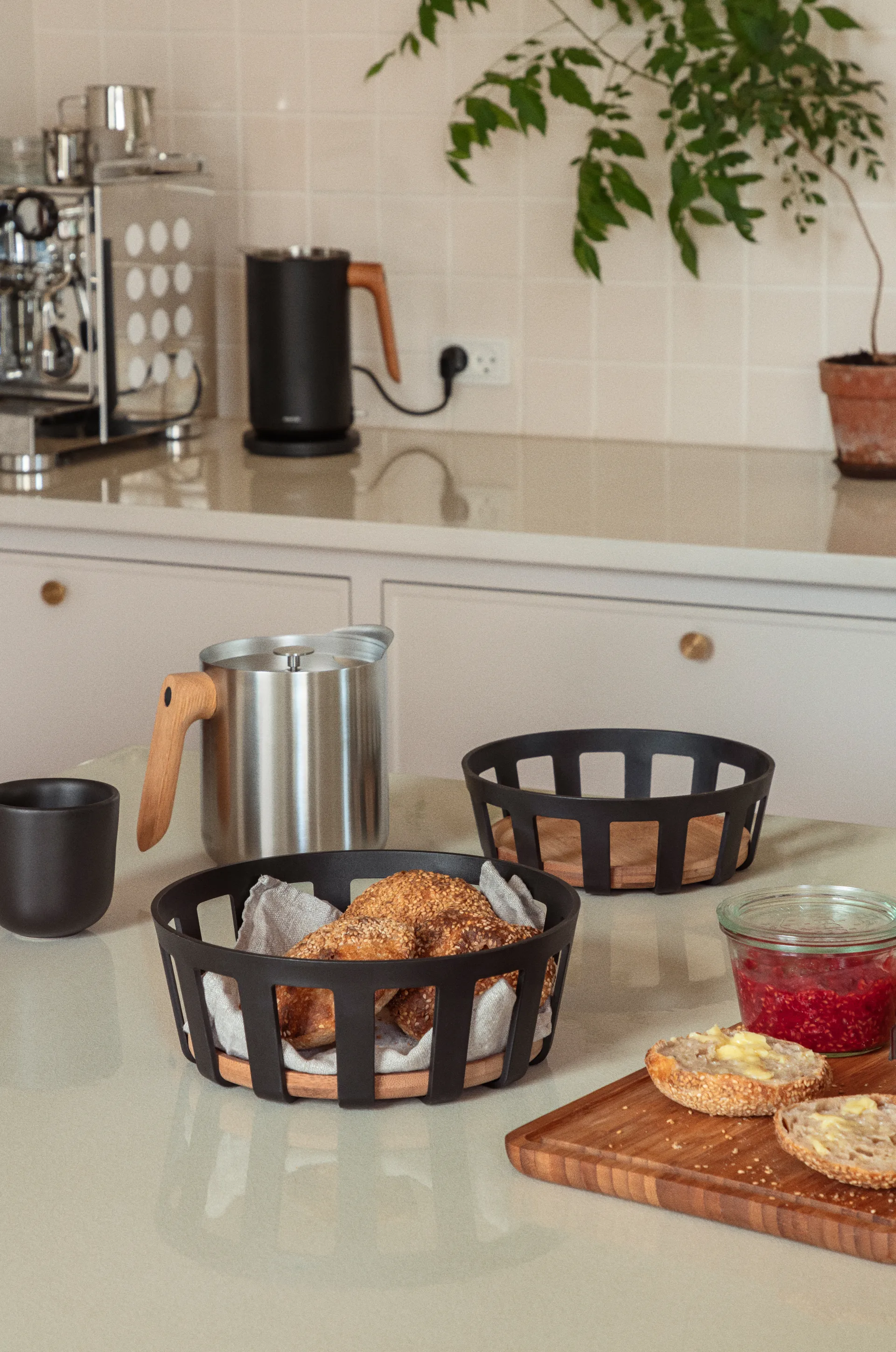 Nordic kitchen brödkorg, Black, large, Ø24,5 cm Eva Solo