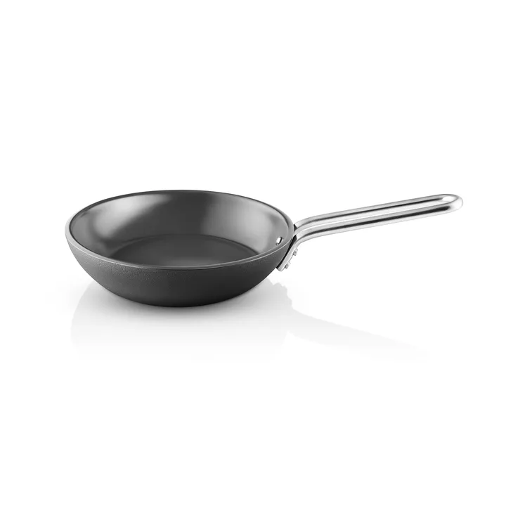 Professional Laser Titanium Slip-Let stekpanna - Black, Ø20 cm - Eva Solo