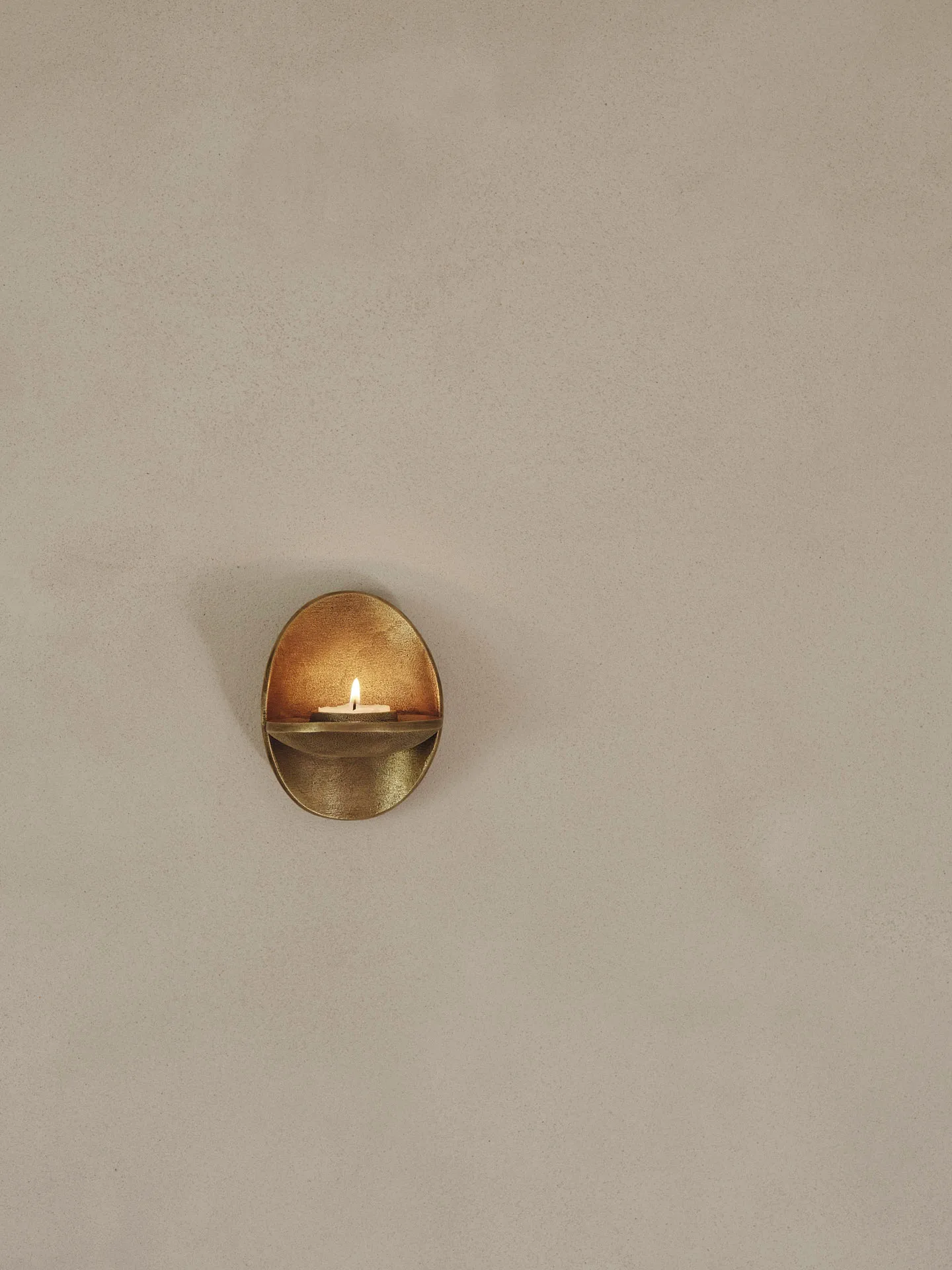 Agapé värmeljushållare vägg, Brass finish Ferm Living