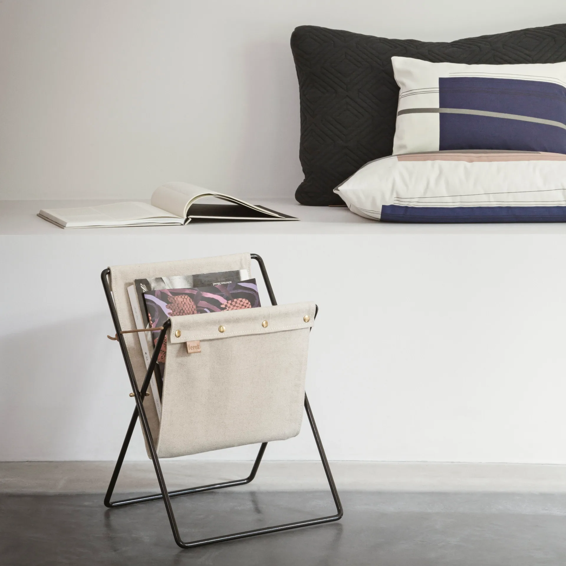 Herman tidningsställ, svart Ferm Living