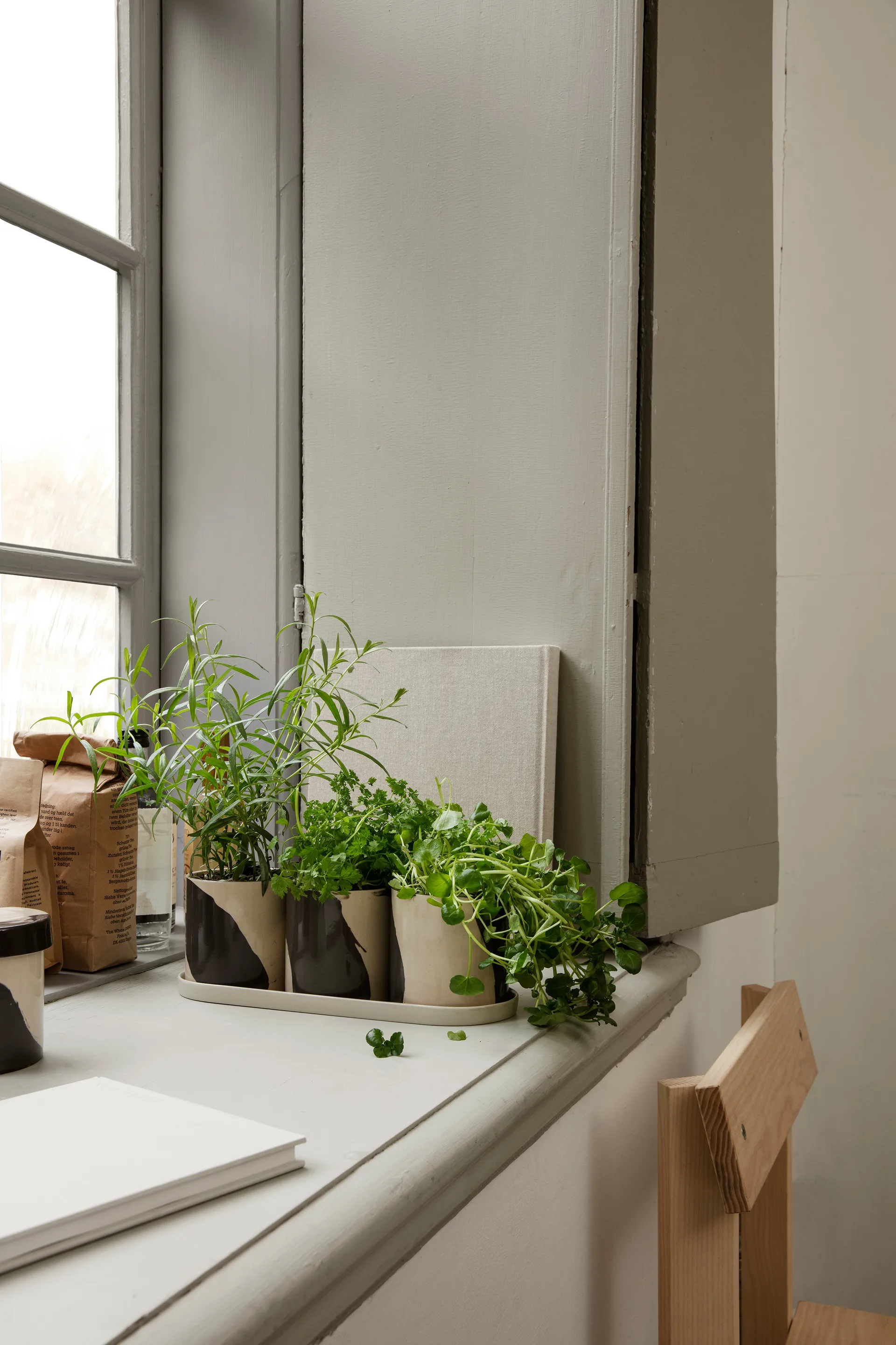 Inlay örtkruka med fat 4 delar, Sand-brown Ferm Living