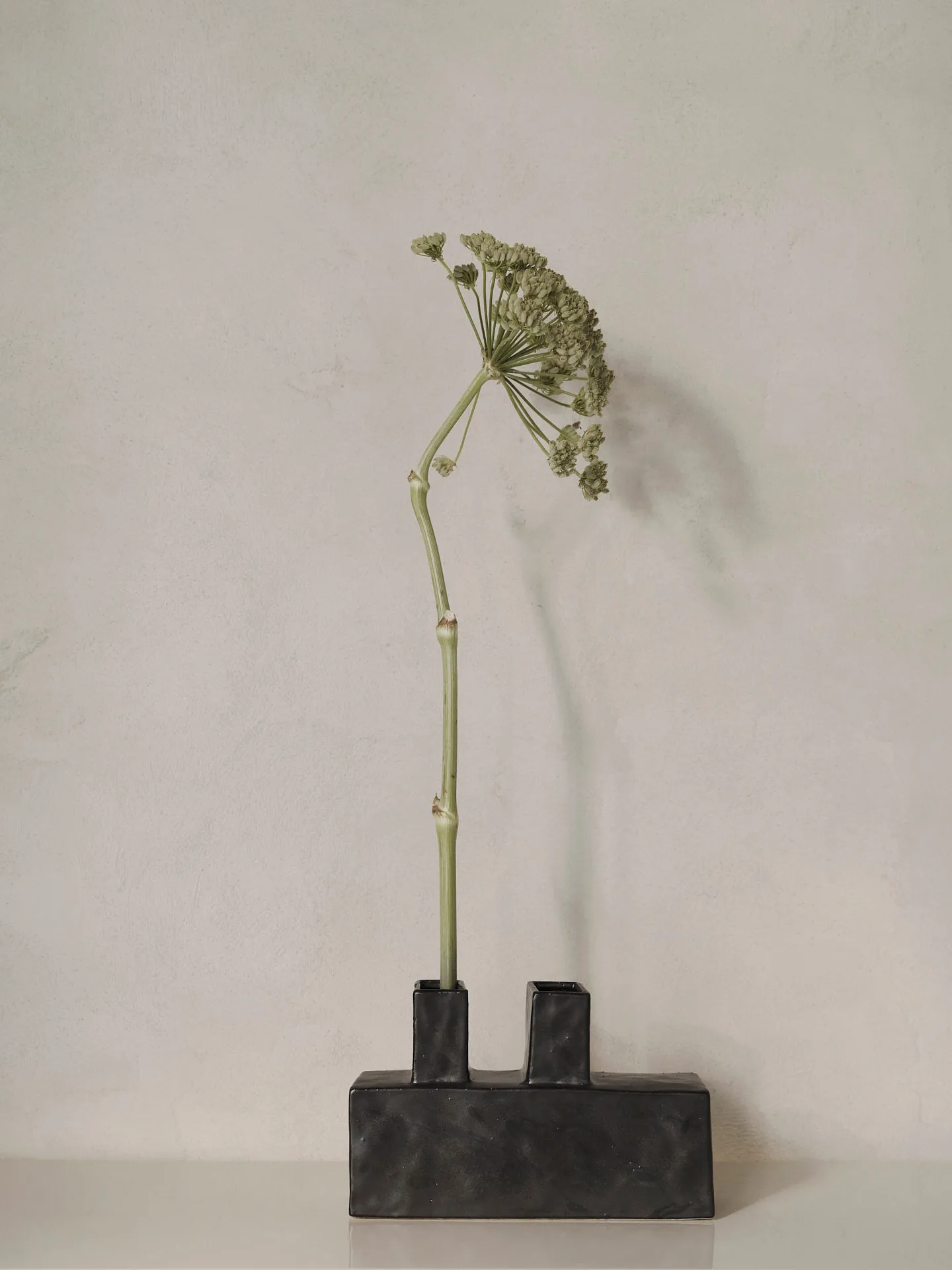 Koa vas H17, Black Ferm Living