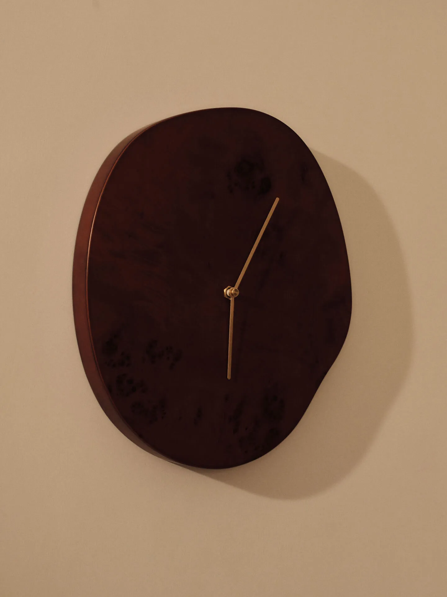 Melt väggklocka 28x33 cm, Dark stained burl Ferm Living