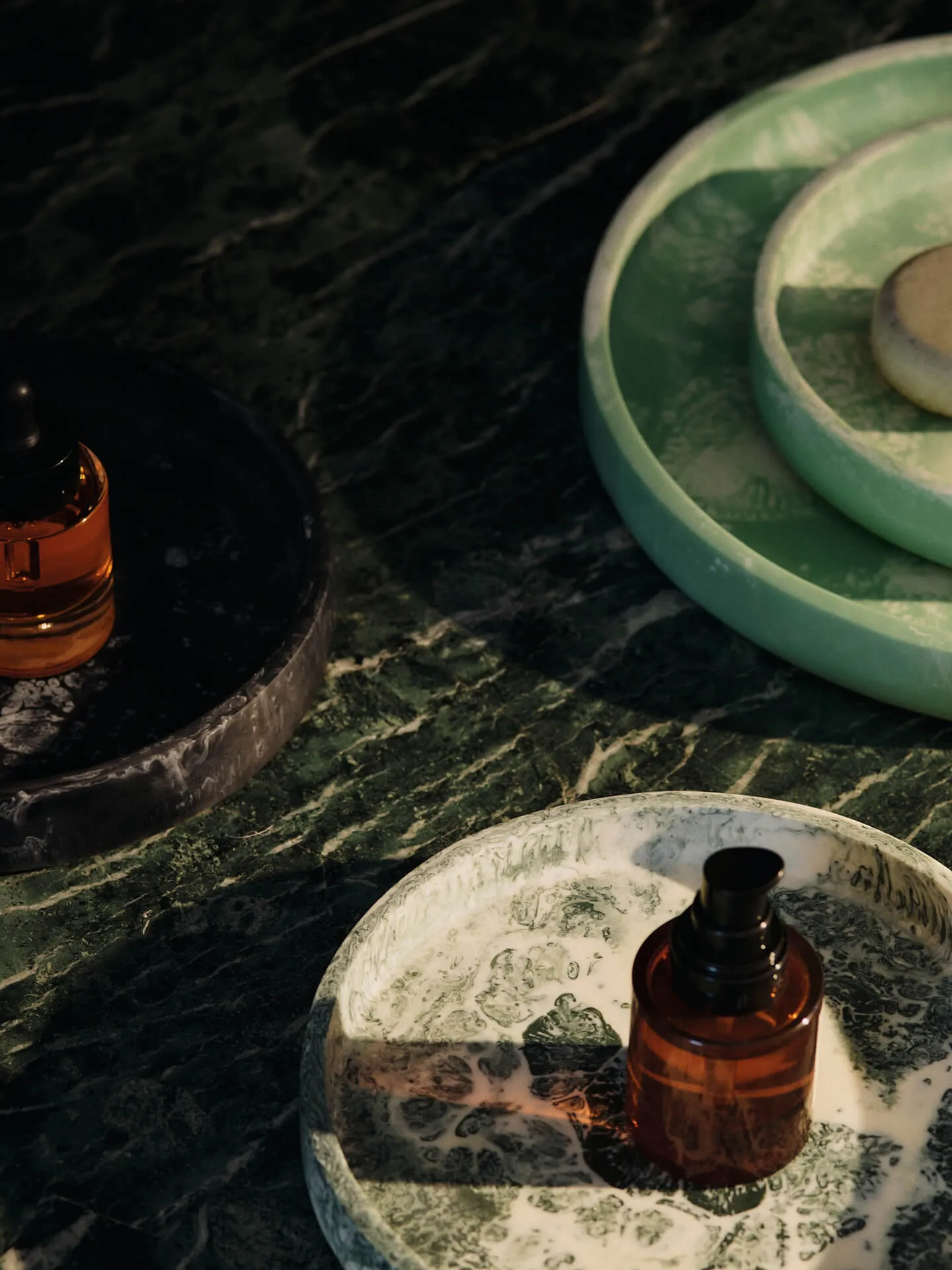 Mist dekorationsbricka Ø20 cm, Emerald-off-white Ferm Living