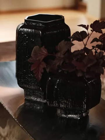 Mokuri vas - Black, 30 cm - Ferm Living