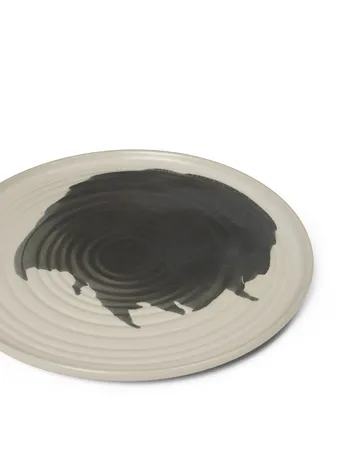 Omhu tallrik ⌀26,5 cm - Off white-charcoal - Ferm Living