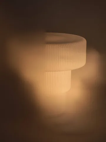 Ripple bordslampa - White, Ø28x28 cm - Ferm Living