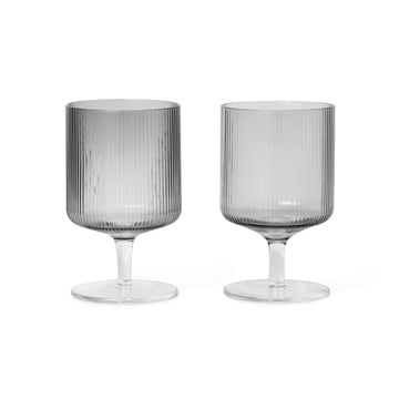Läs mer om ferm LIVING Ripple vinglas 2-pack Smoked grey