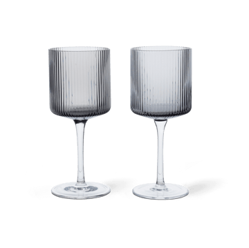 Läs mer om ferm LIVING Ripple vitvinsglas 26 cl 2-pack Smoked grey
