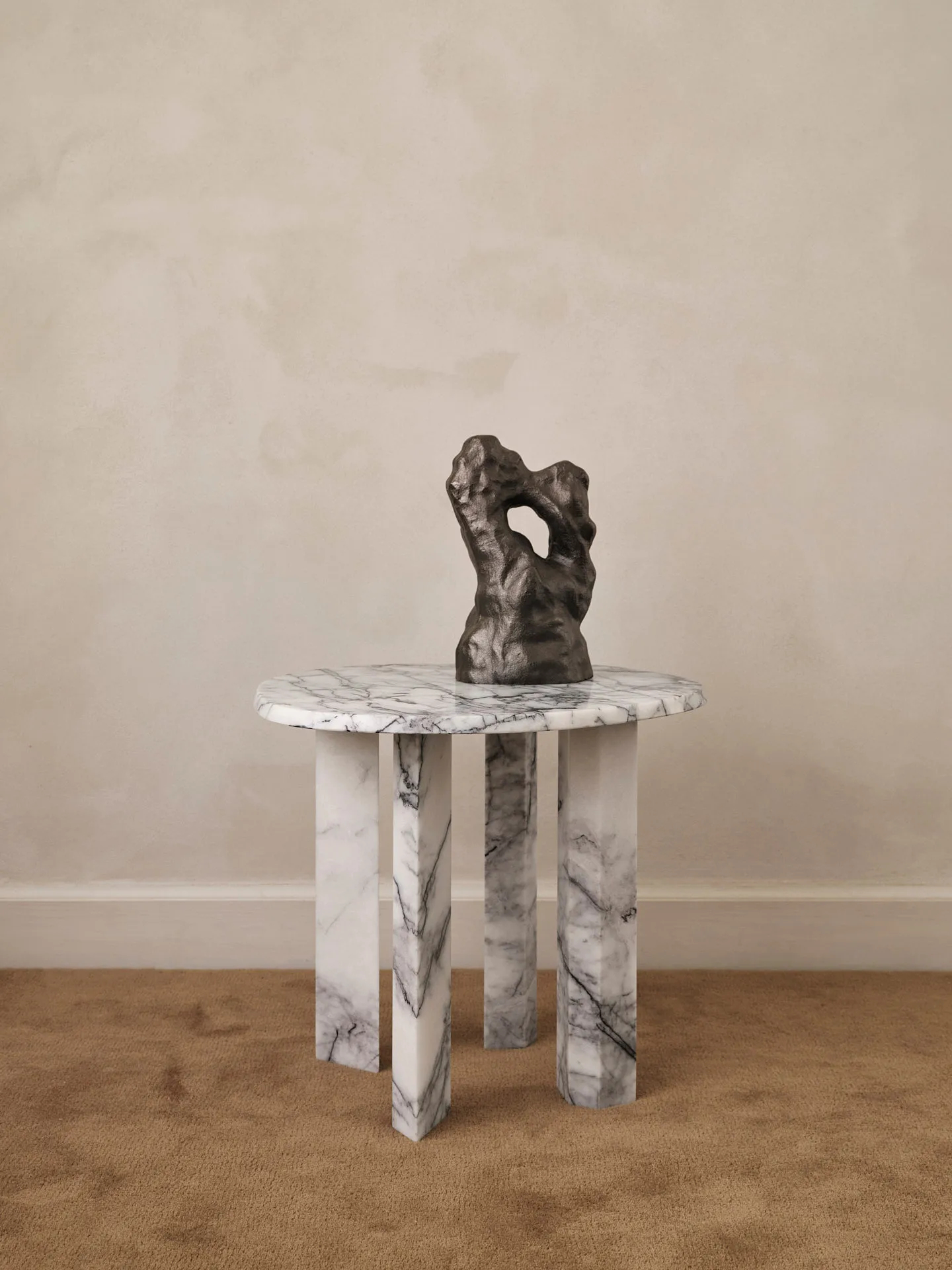 Taula sidobord Ø54,4x45 cm, White-charcoal Ferm Living