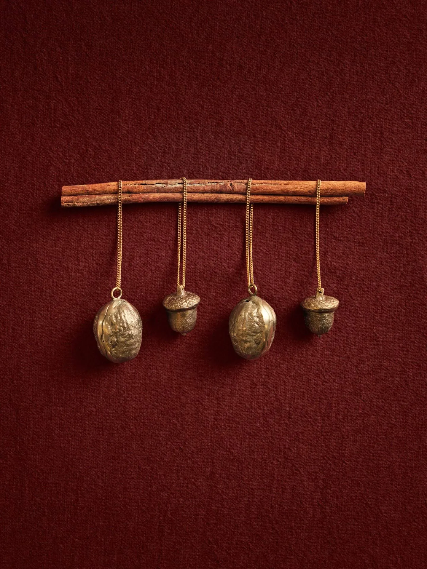 Walnut dekorationshänge 2-pack, Mässing Ferm Living