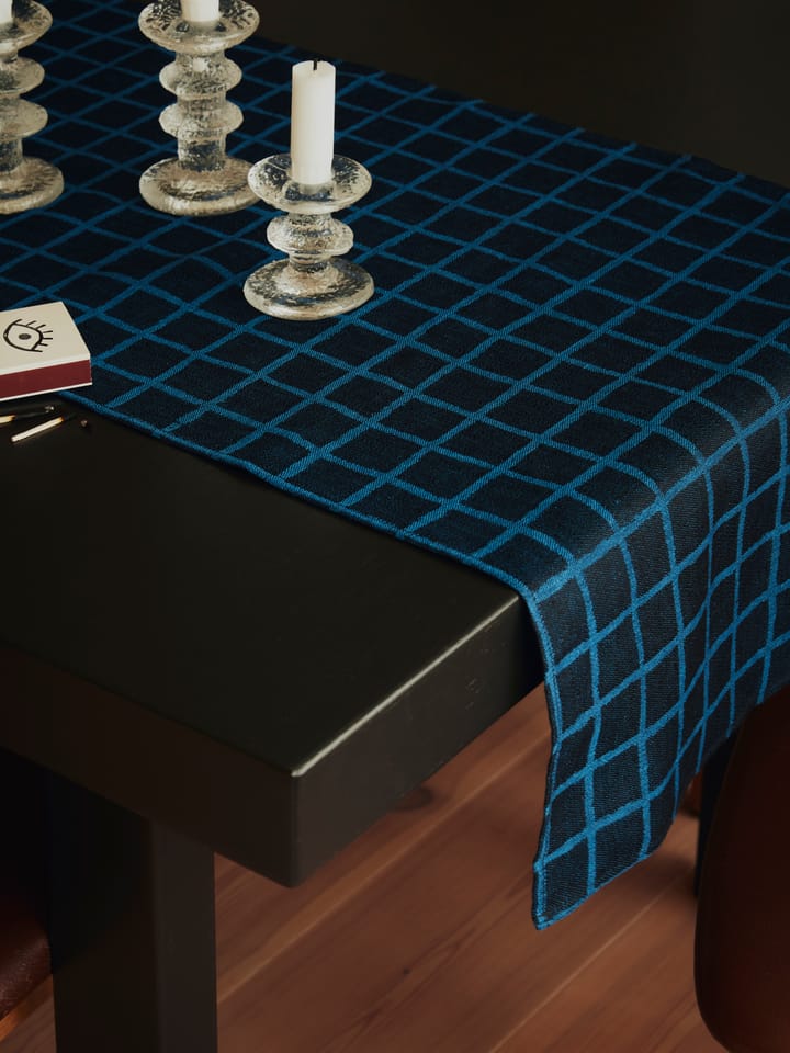 Rutig jacquardvävd bordslöpare 45x150 cm, Blue-black Fine Little Day