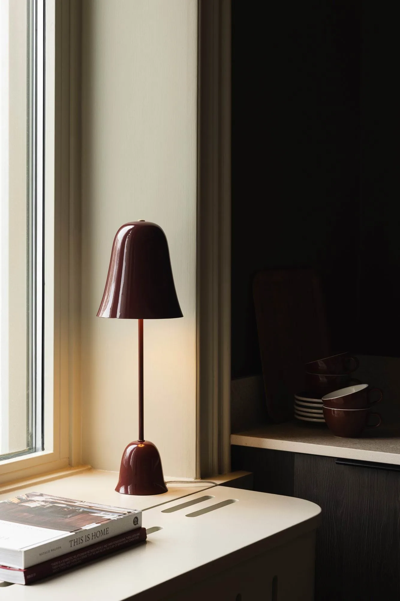 Blåklockan bordslampa, Winröd (röd), Ø16xH50 cm Globen Lighting
