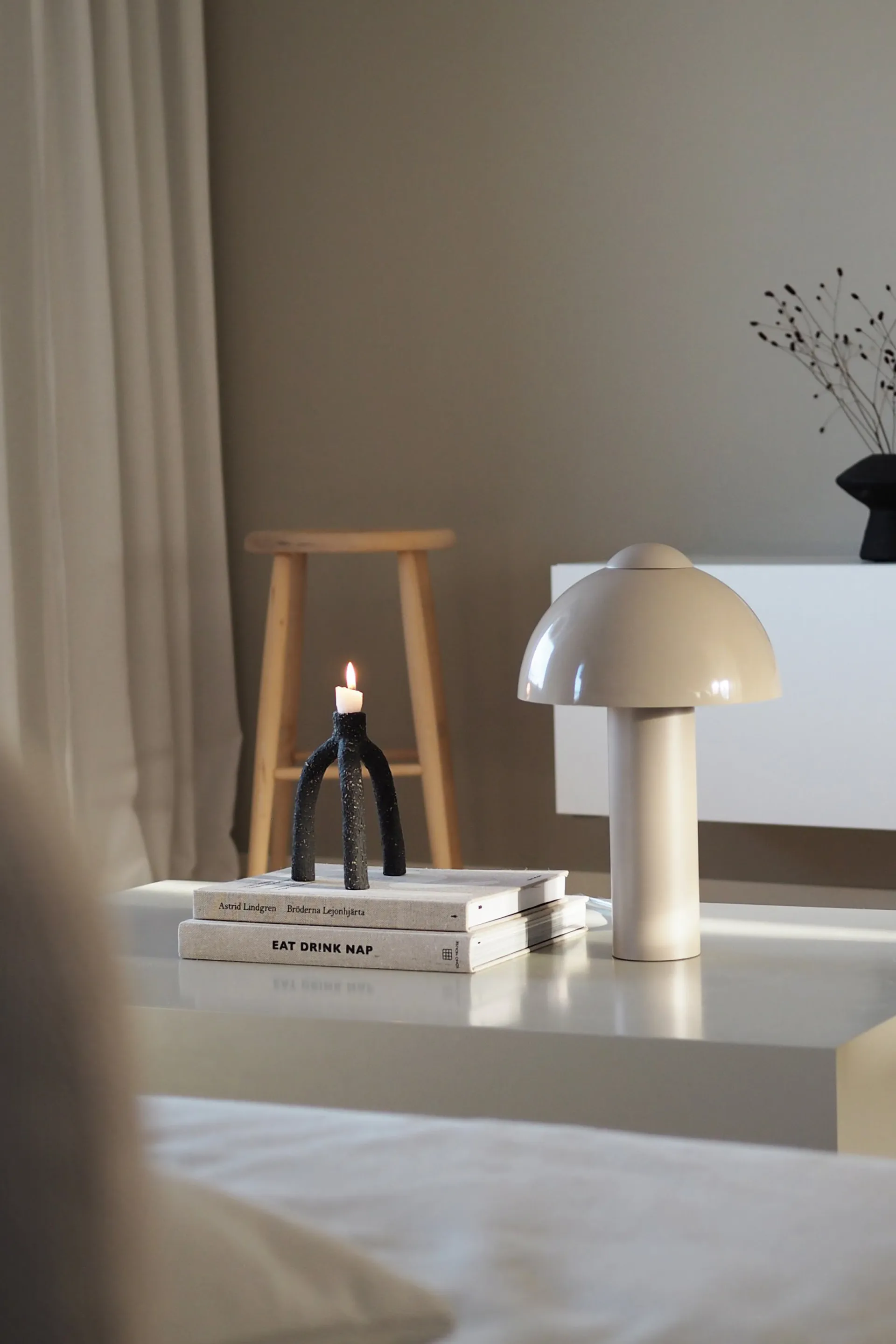 Buddy 23 bordslampa 36 cm, Sand Globen Lighting