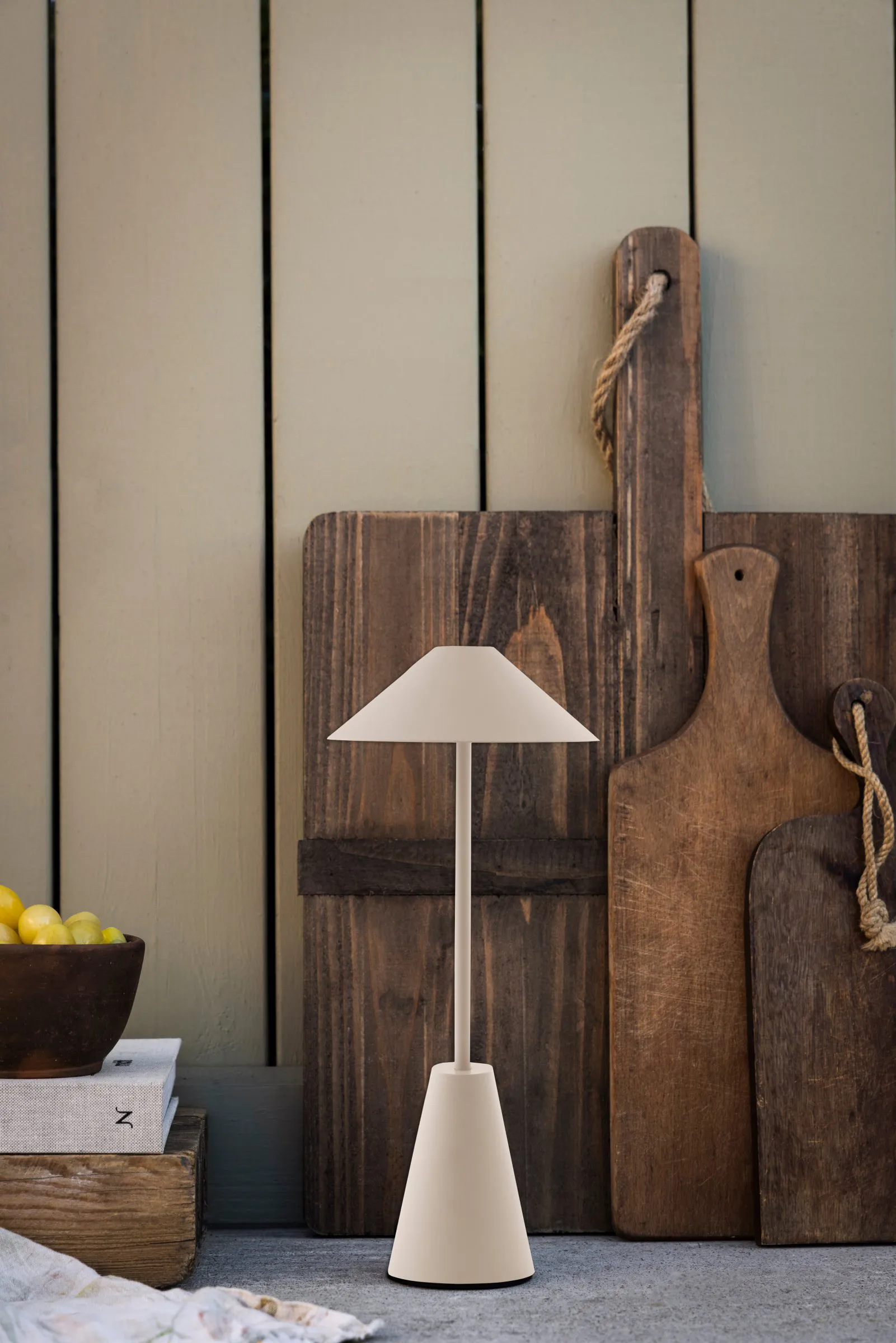 Cannes 32 portabel bordslampa, Mud Globen Lighting