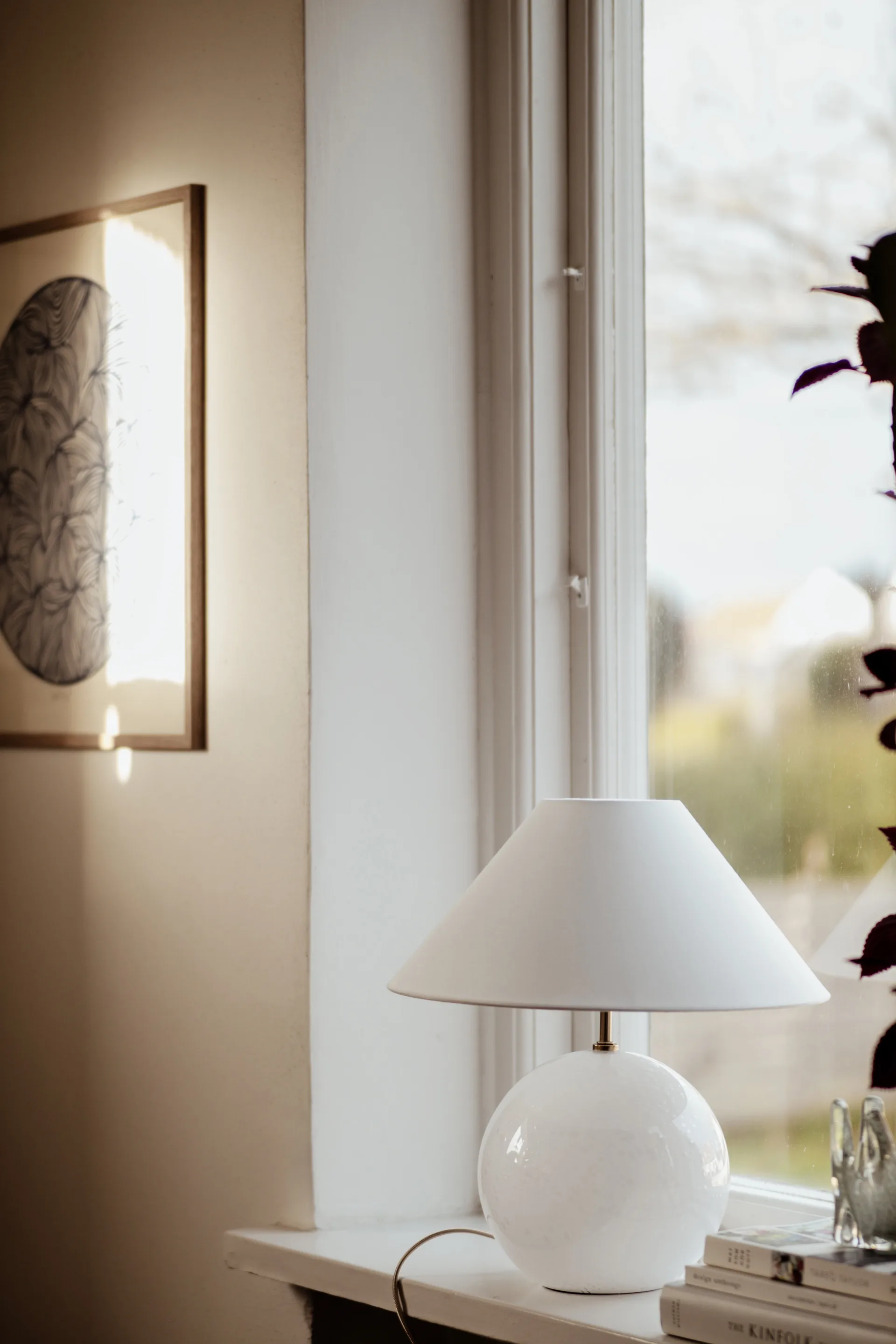 Iris 35 bordslampa 39 cm, Vit Globen Lighting