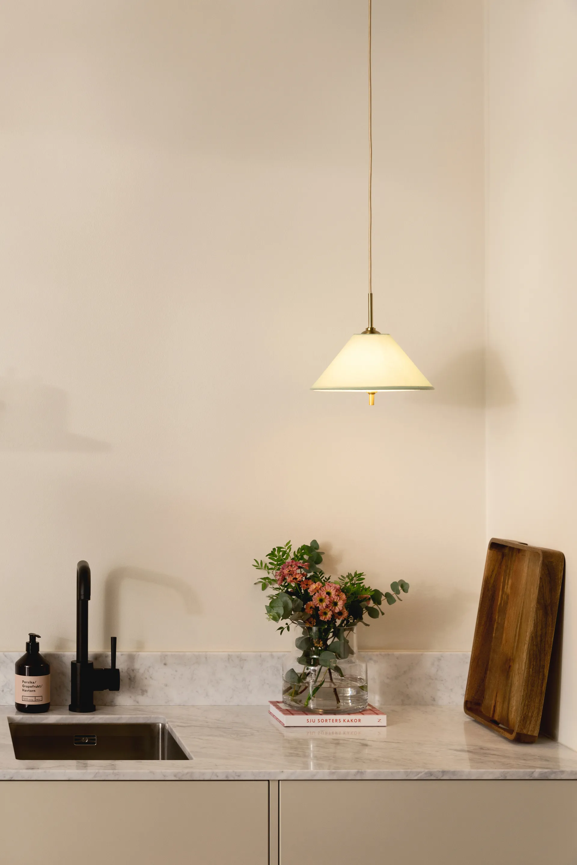 Iris pendel  25, Grön Globen Lighting