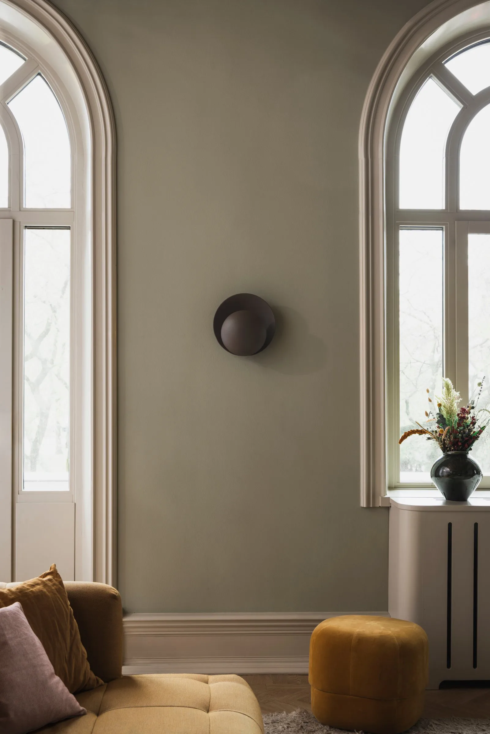 Orbit vägglampa, Mocha Globen Lighting